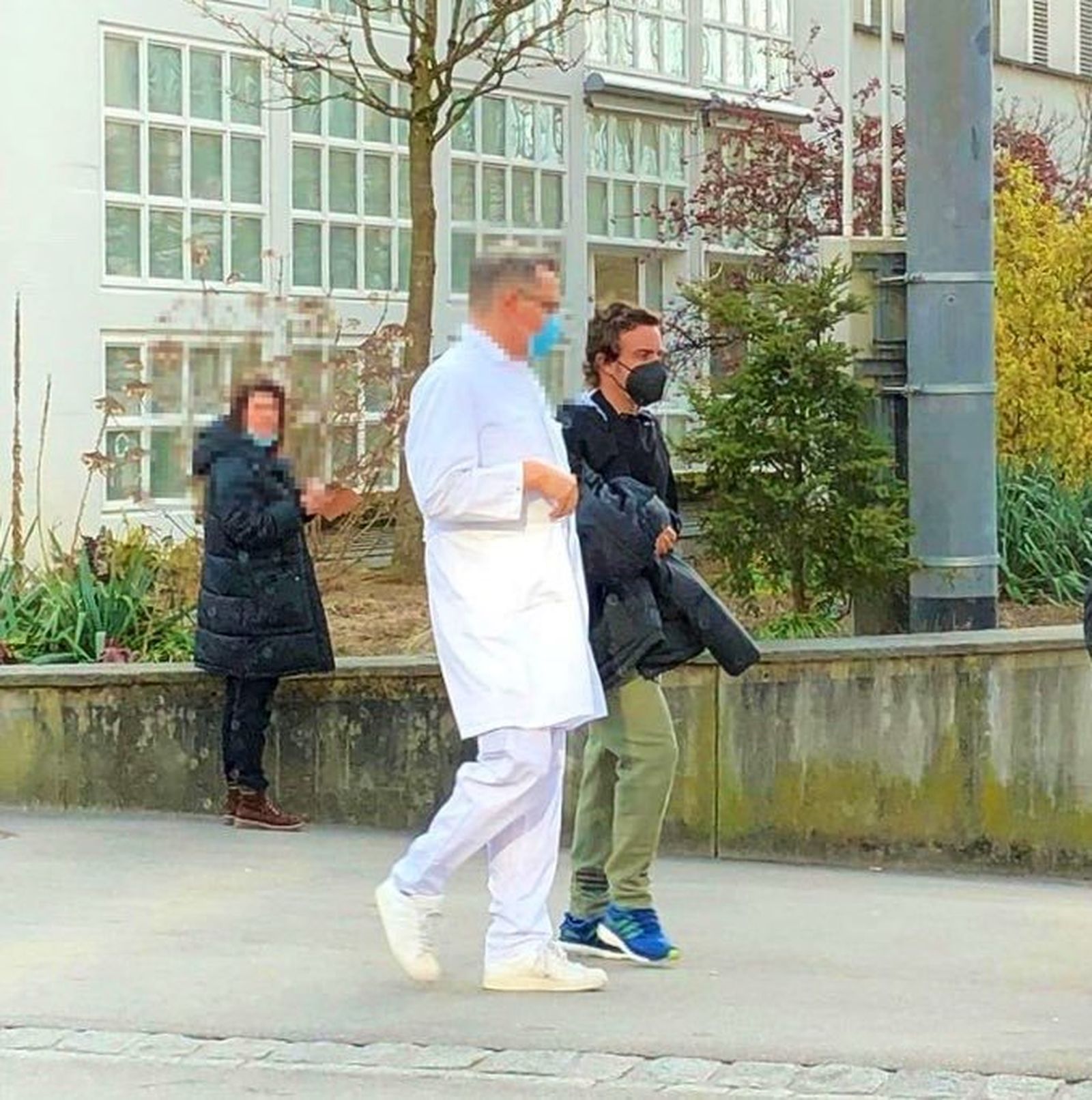 Fernando Alonso abandona el hospital