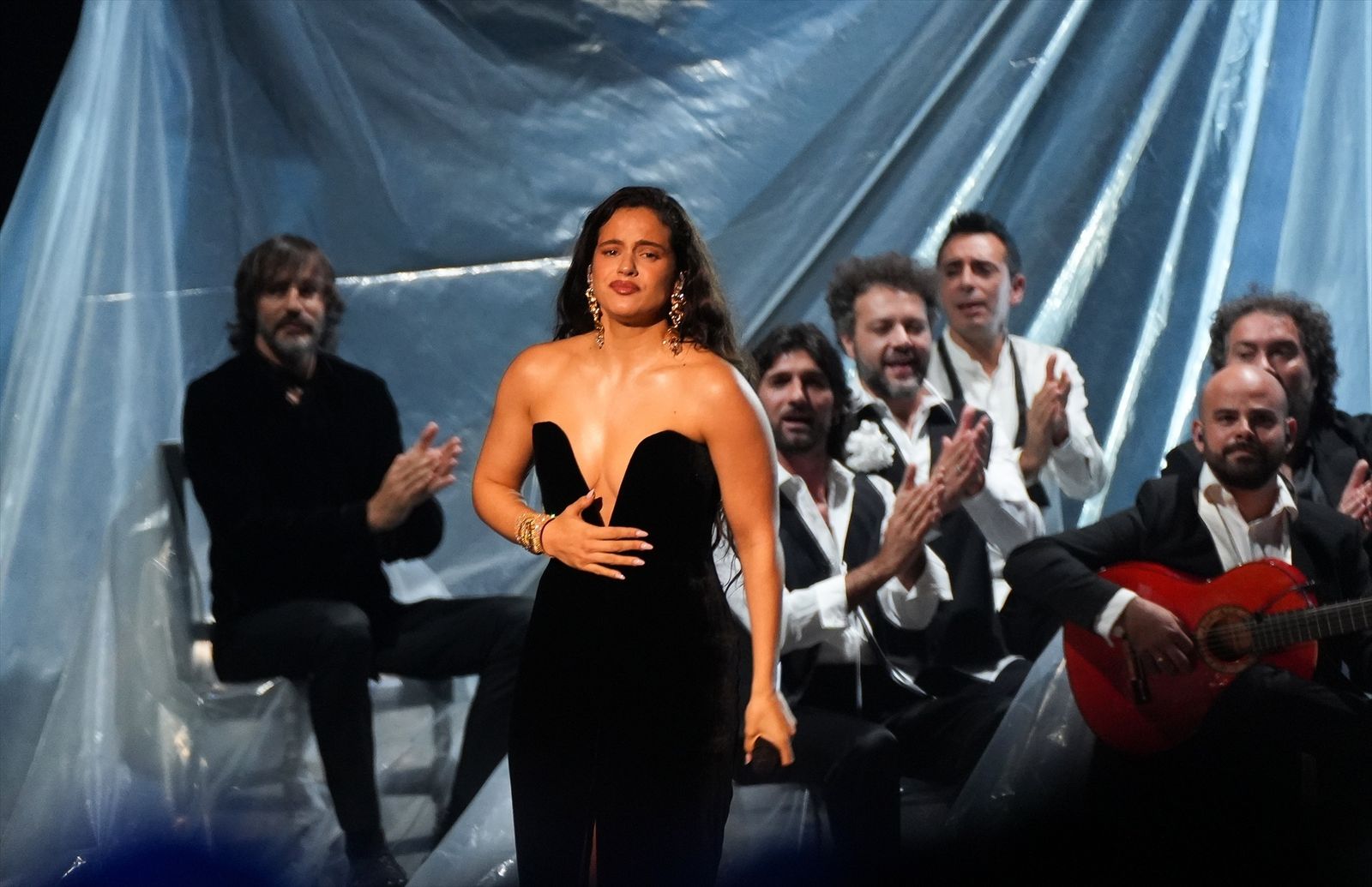 Rosalía en su actuación durante la gala de entrega de los Latin Grammy 2023