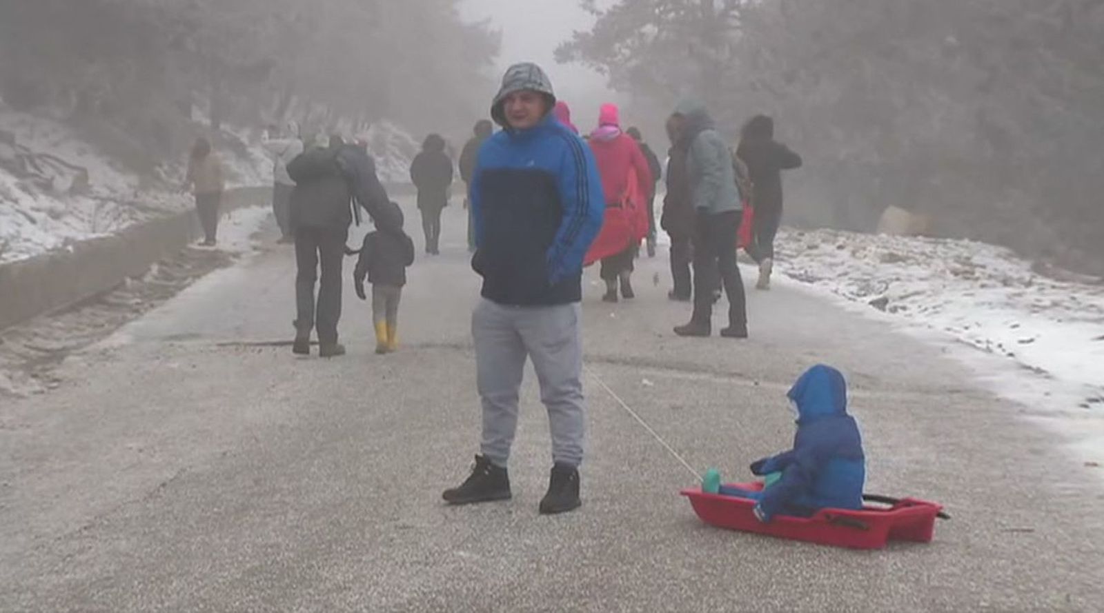 Viento y nieve a 1.300 metros en la Sierra