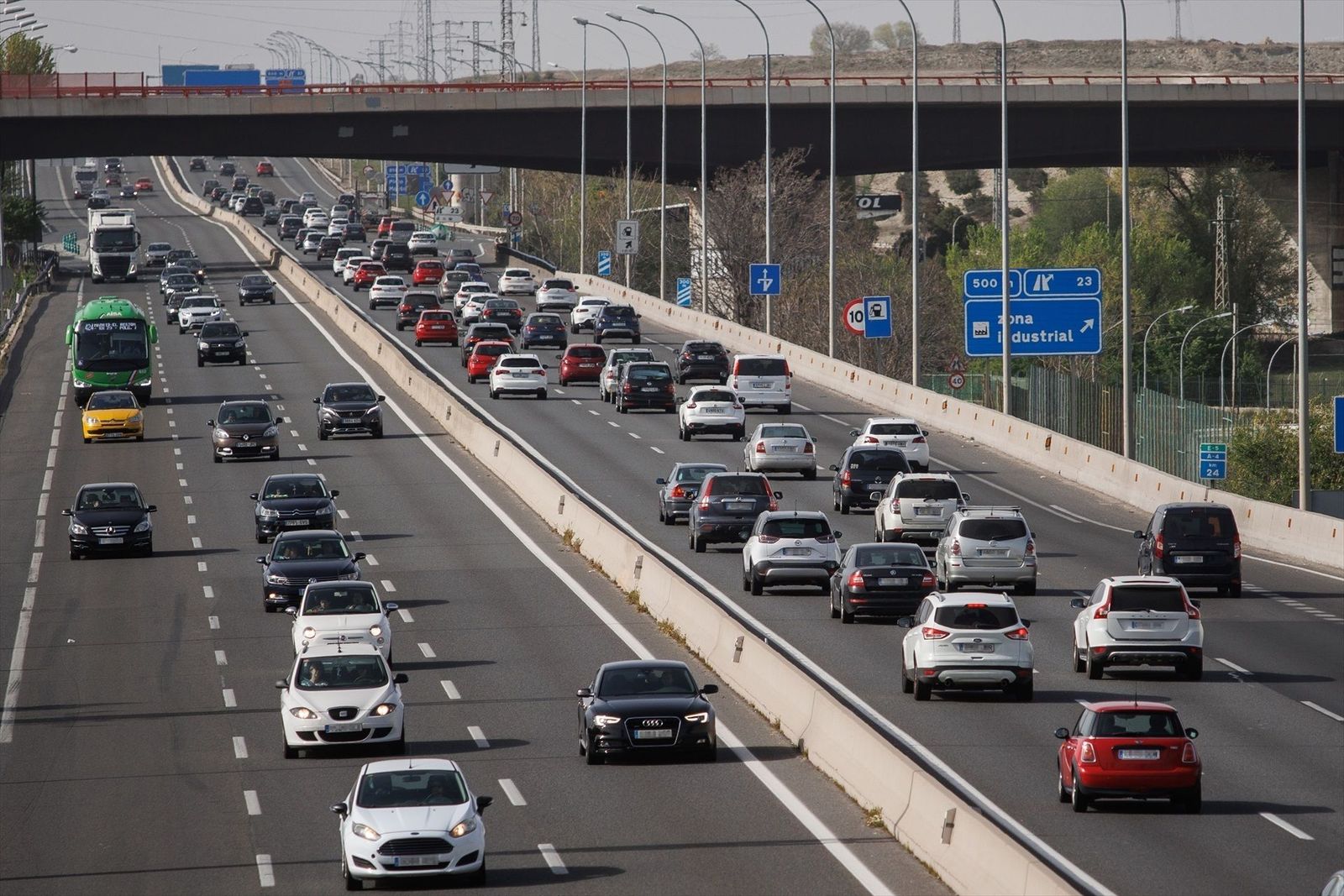 Retenciones en algunas carreteras en la jornada de regreso a Madrid