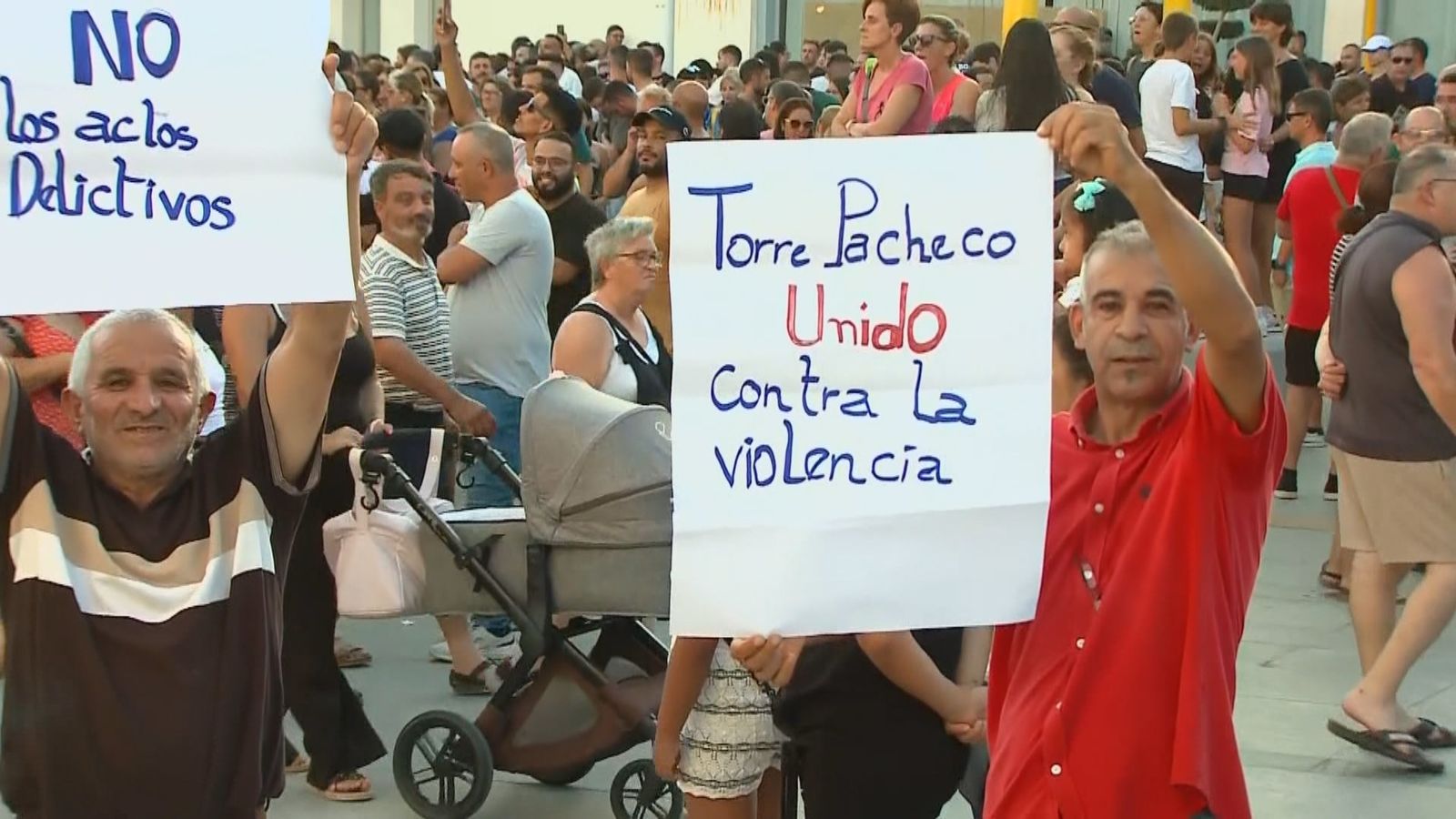 Concentración vecinal en Torre Pacheco (Murcia) contra la violencia