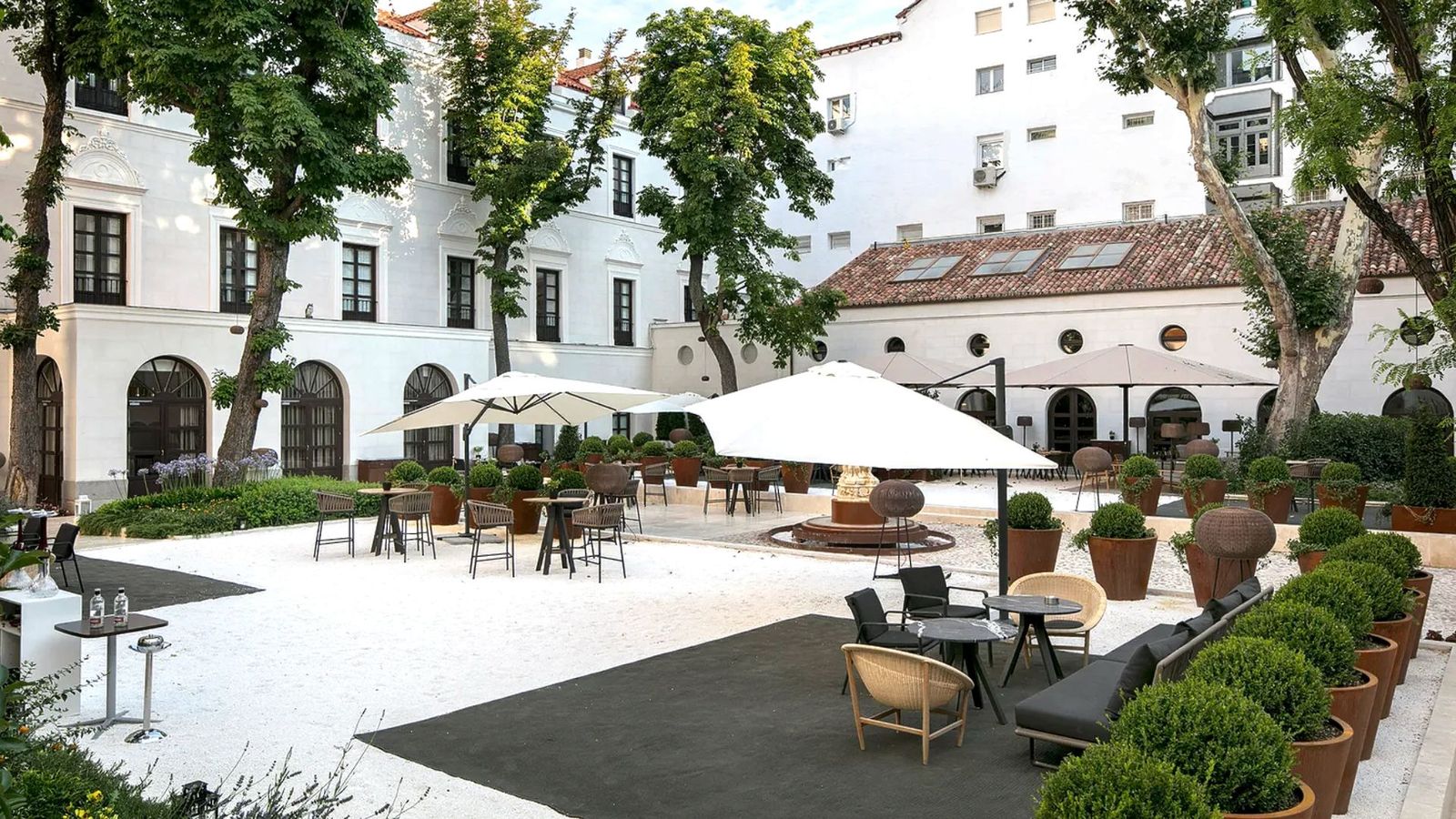 El jardín del Palacio de los Duques Gran Meliá se convierte en un gran escenario de teatro