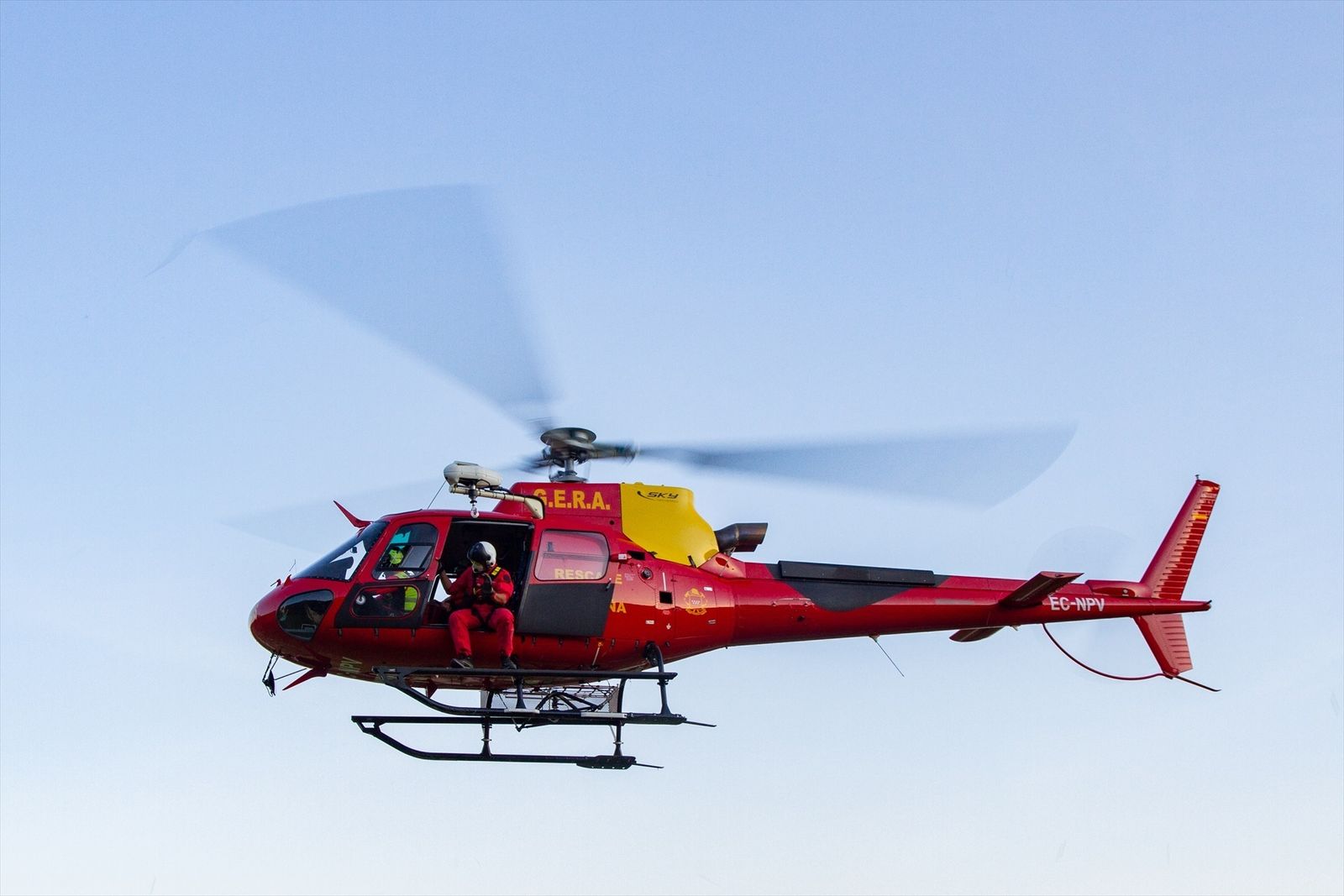 Helicóptero del Grupo Especial de Rescate en Altura (GERA) de Bomberos de la Comunidad de Madrid