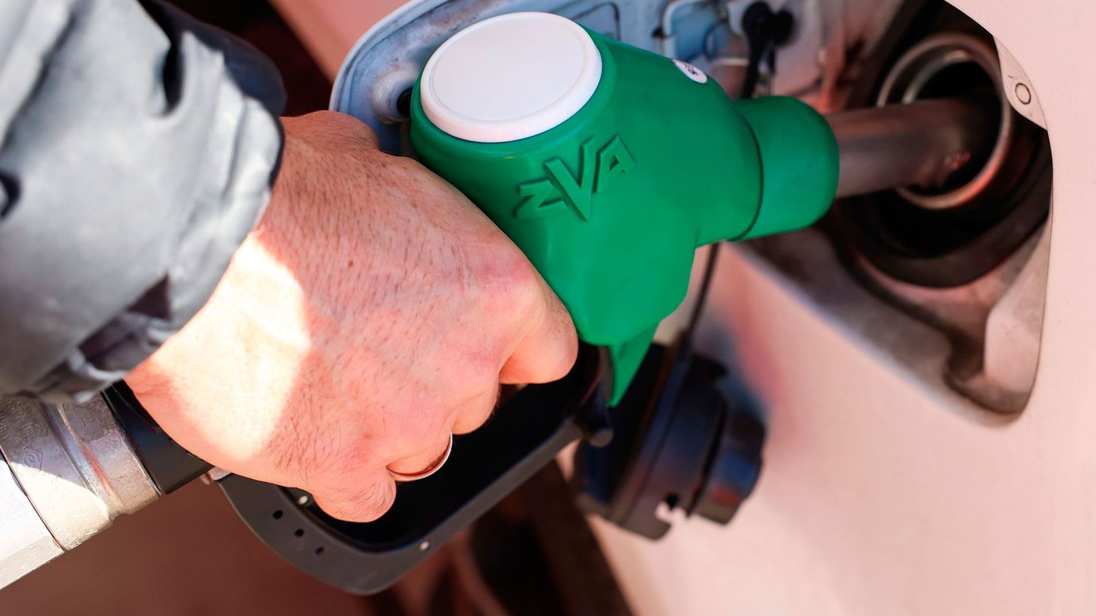 Los transportistas denuncian que no se ha producido la bajada de diez céntimos en el gasóil