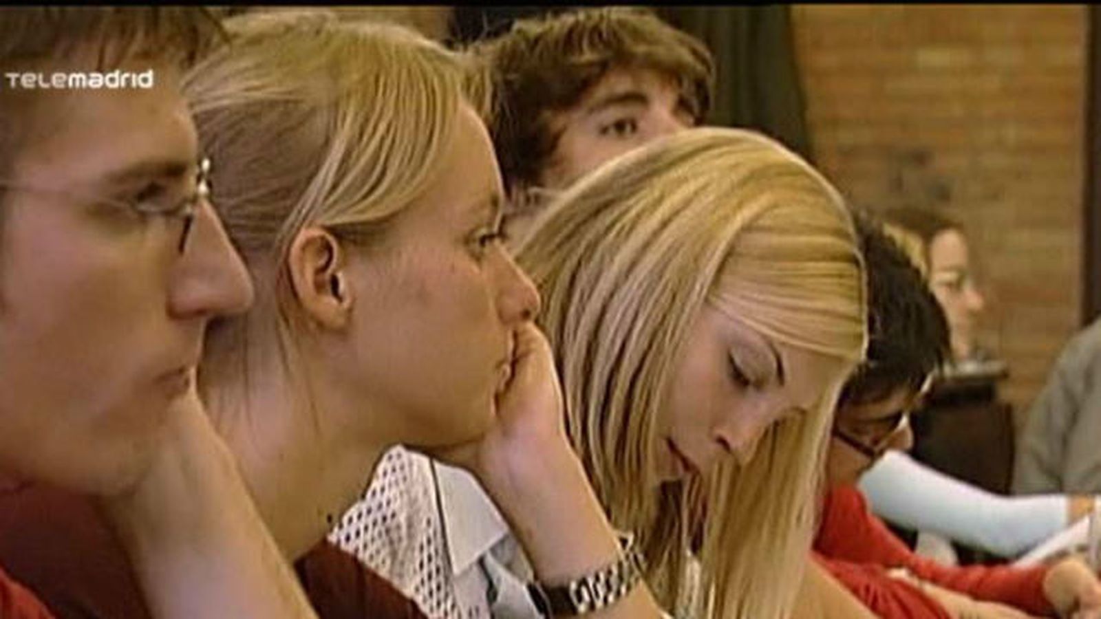 Universitarios en clase