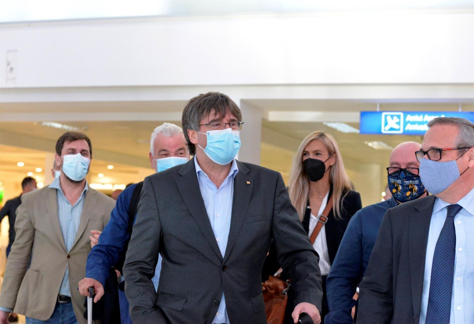 Puigdemont a su llegada al aeropuerto de Alghero