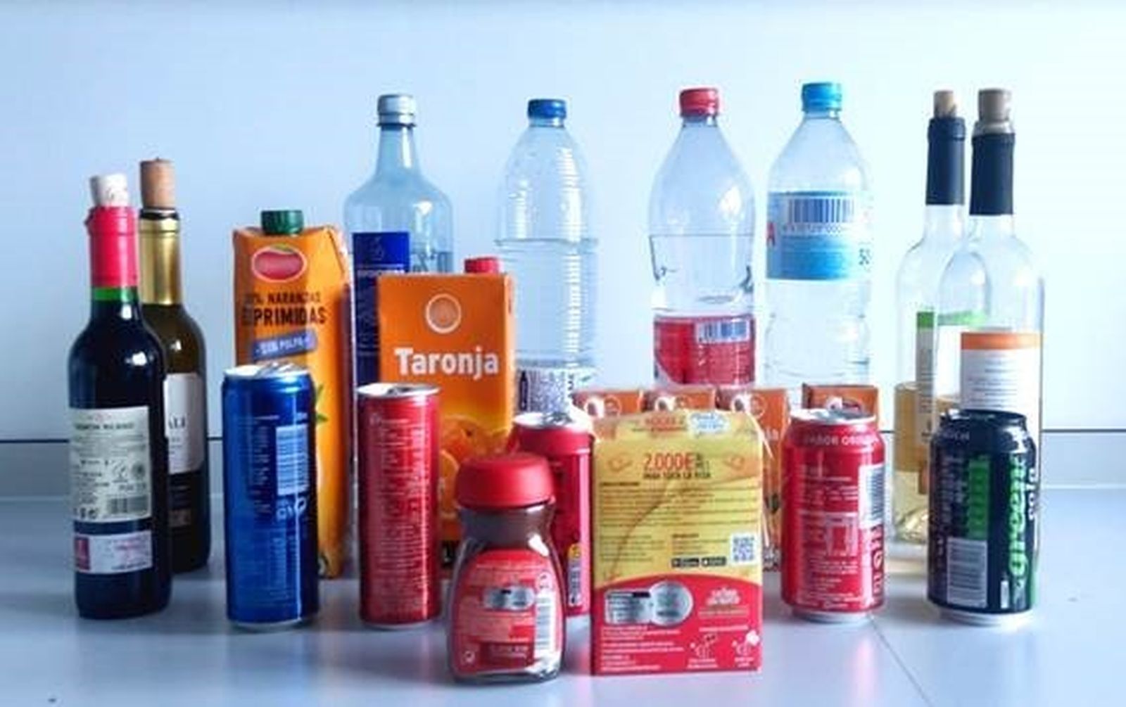 Algunas bebidas en sus envases habituales