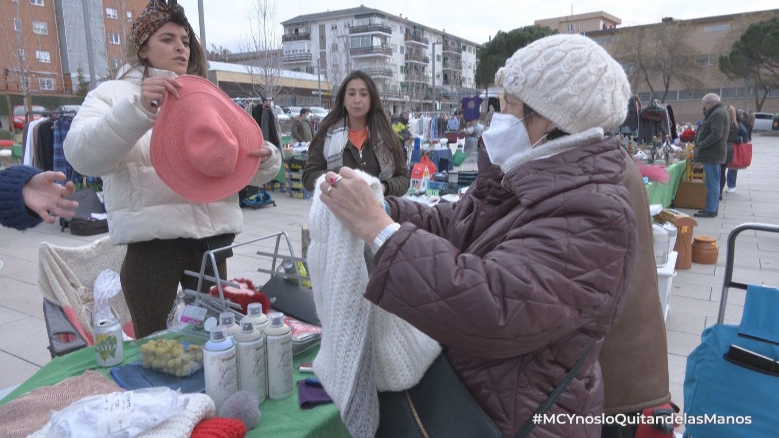 Pantalones a 2€, abrigos a 5€... ¡Auténticos chollos en el mercadillo de Collado Villalba!