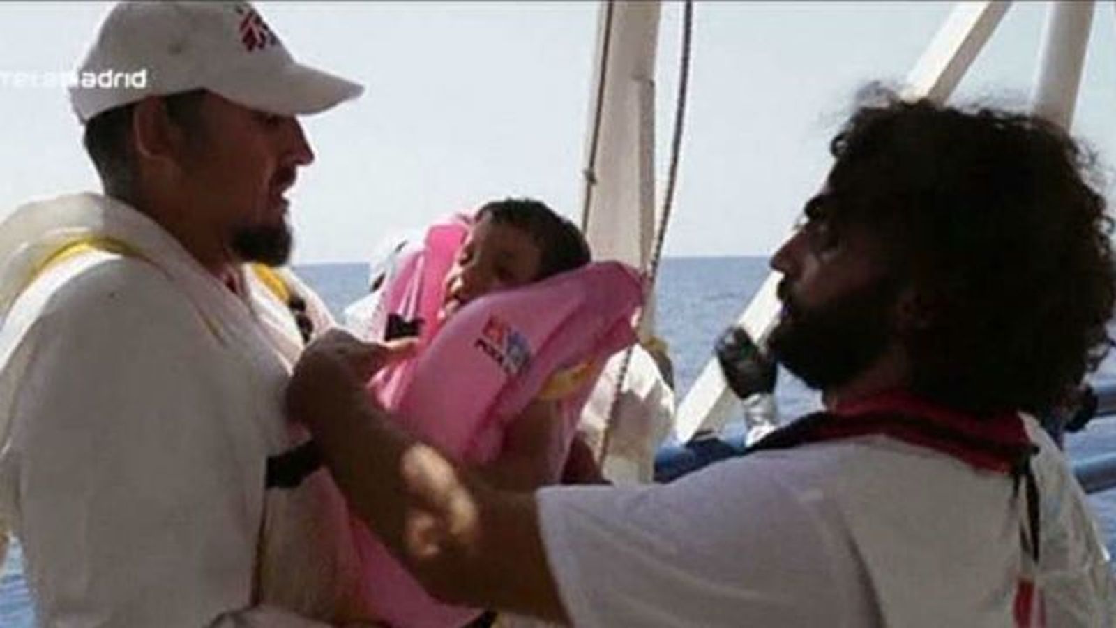 Rescatados unos 400 inmigrantes de los más de 600 de un naufragio en el Mediterráneo