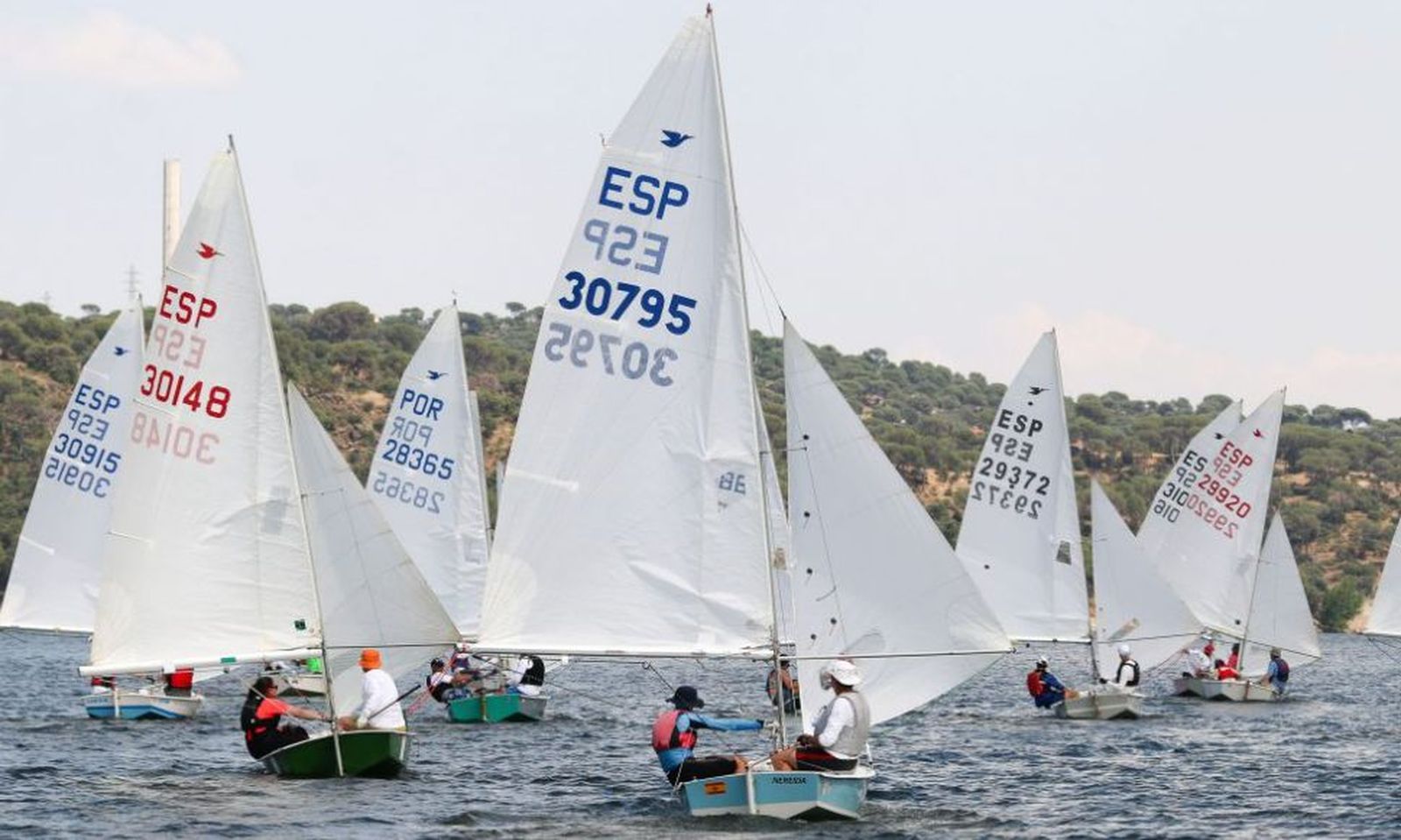 Víctor Pérez y Luca Rosa se llevan el Trofeo San Isidro de Snipe en el Pantano de San Juan