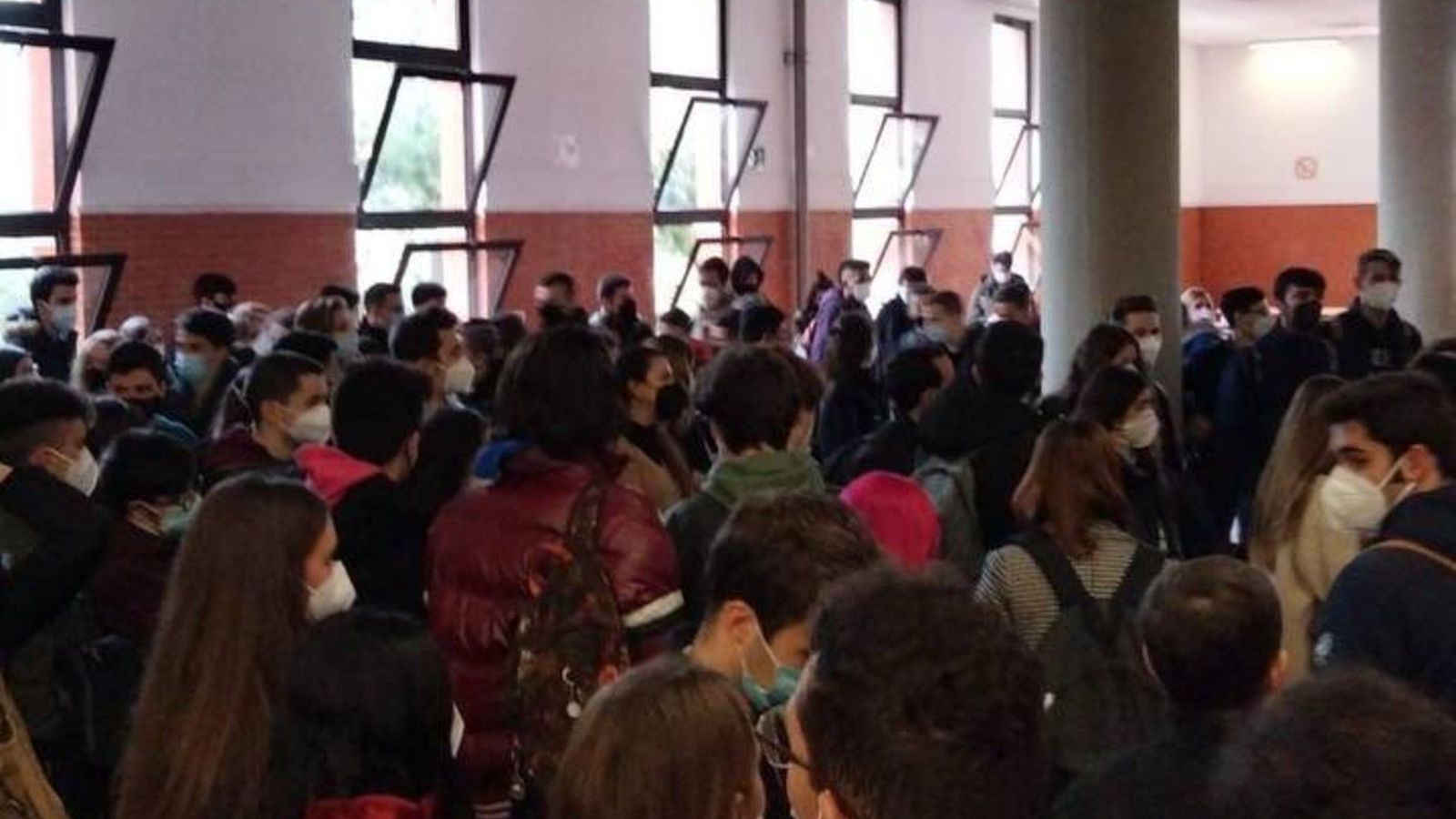 Los universitarios, indignados por las aglomeraciones en los exámenes: “Se pone en riesgo nuestra salud”