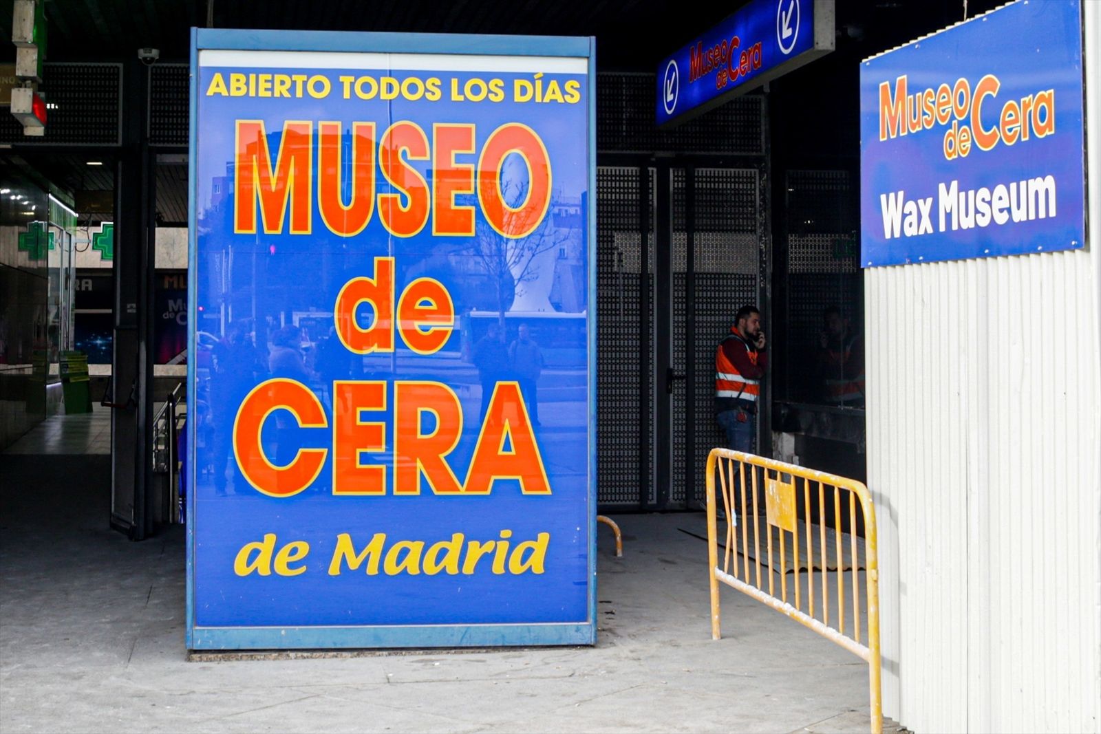 Cartel en la entrada al Museo de Cera, en Madrid a 16 de enero de 2020.