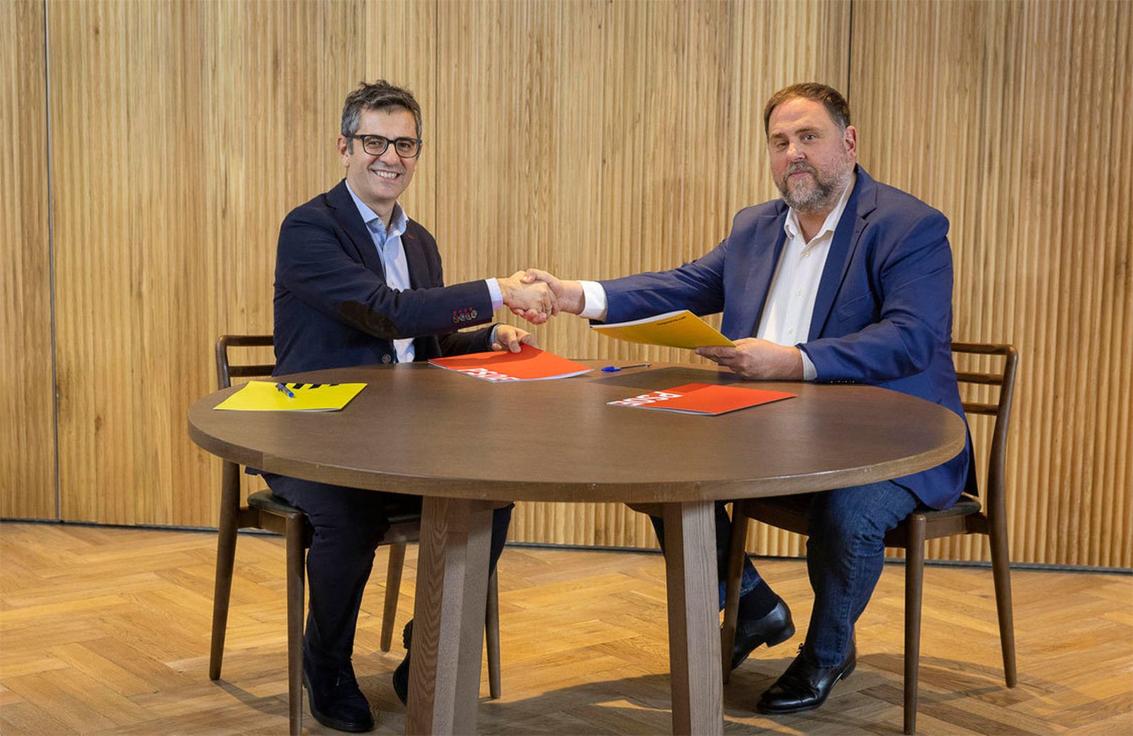Bolaños y Junqueras cierran un acuerdo que incluye la ley de amnistía, el traspaso de las Cercanías a Cataluña y que el Estado perdone parte de la deuda catalana