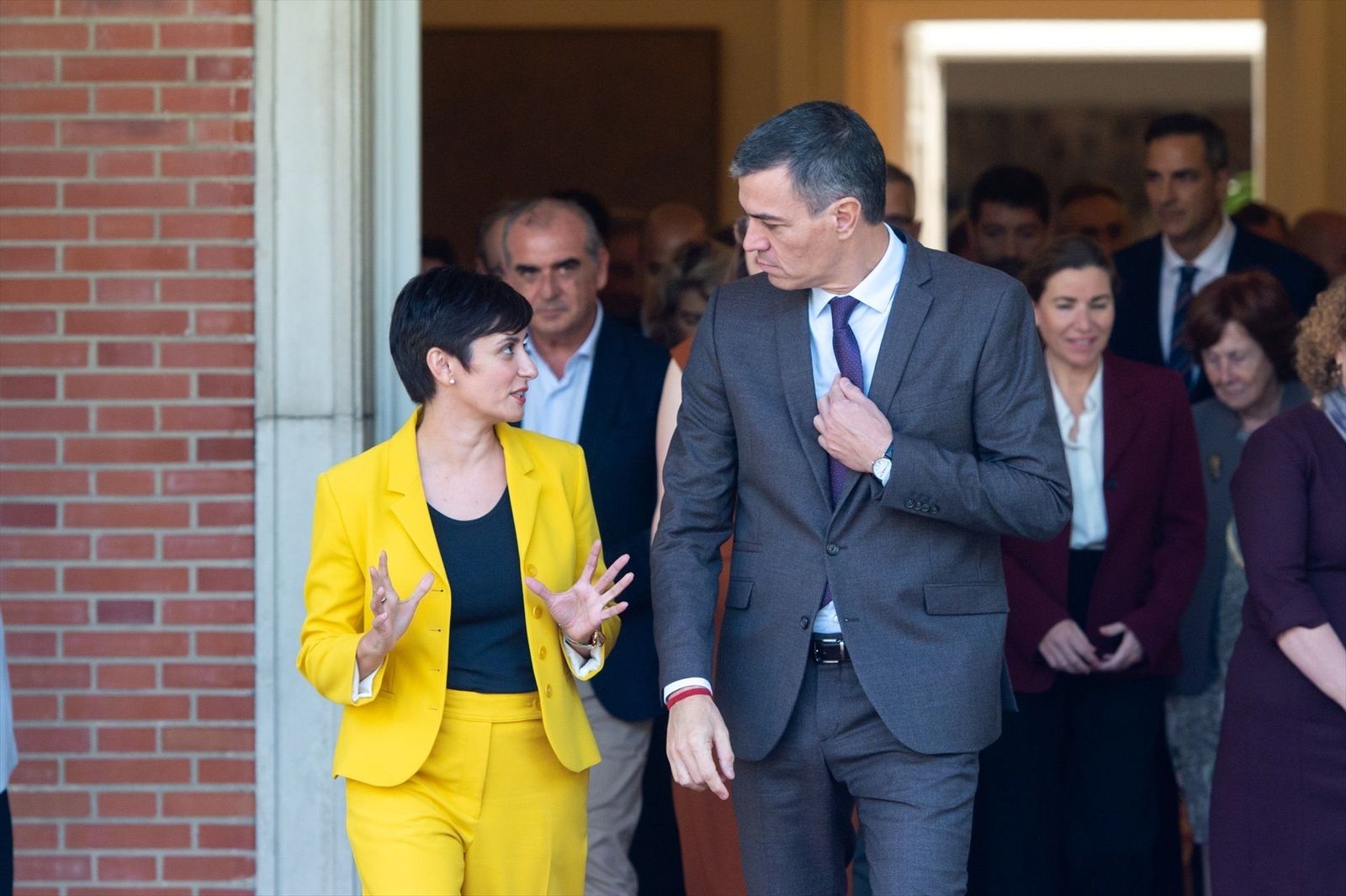 Sánchez se reúne con asociaciones sociales y representantes del sector de la vivienda