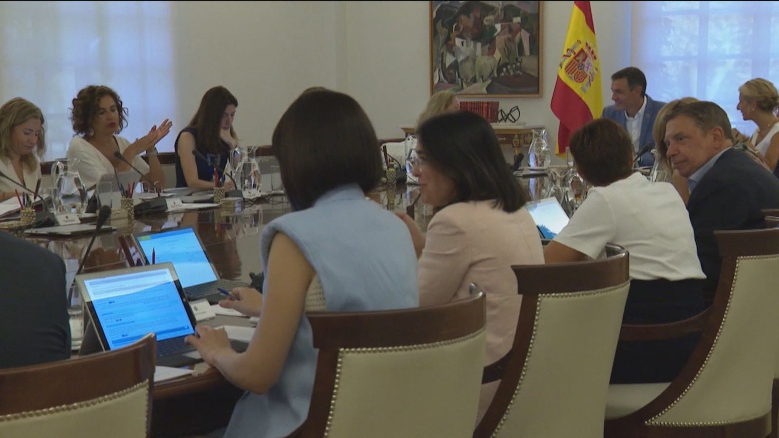 Feijóo invita a Sánchez a seguir "copiando" las propuestas del PP y cree que sus ministros ni se "enteran"