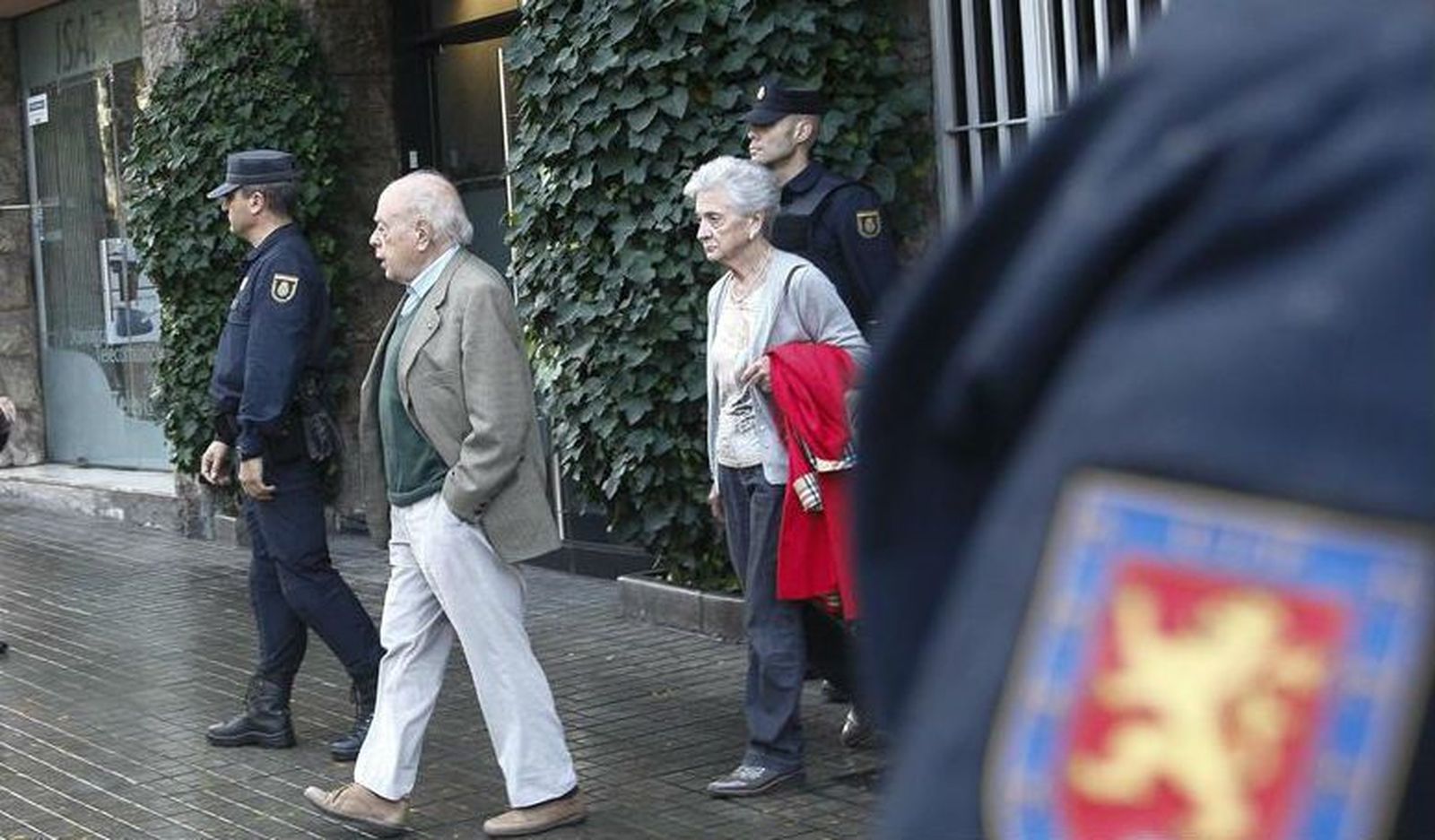 La justicia registra la casa de Pujol e imputa a otros dos hijos por blanqueo