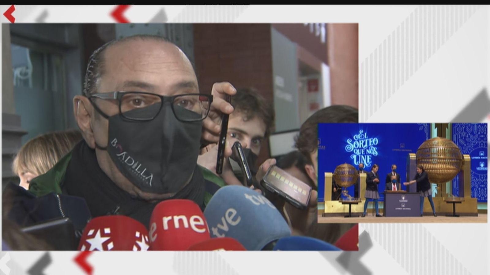 El expropietario de la administración de lotería de la estación de Atocha atiende a los medios de comunicación