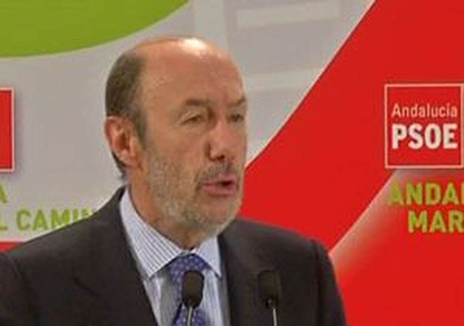 Rubalcaba: Rajoy ha ido a Berlín y le ha acompañado su sombra, Bárcenas