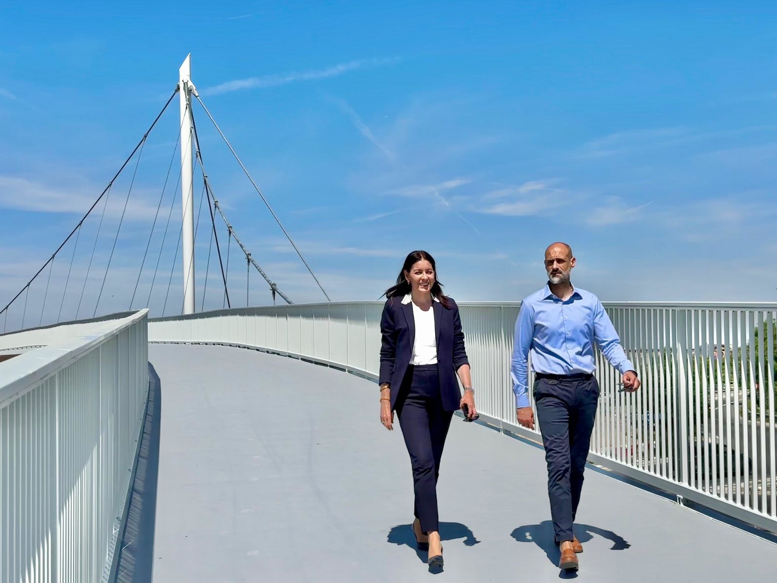 Apertura de la pasarela peatonal de Roza Martín, en Majadahonda