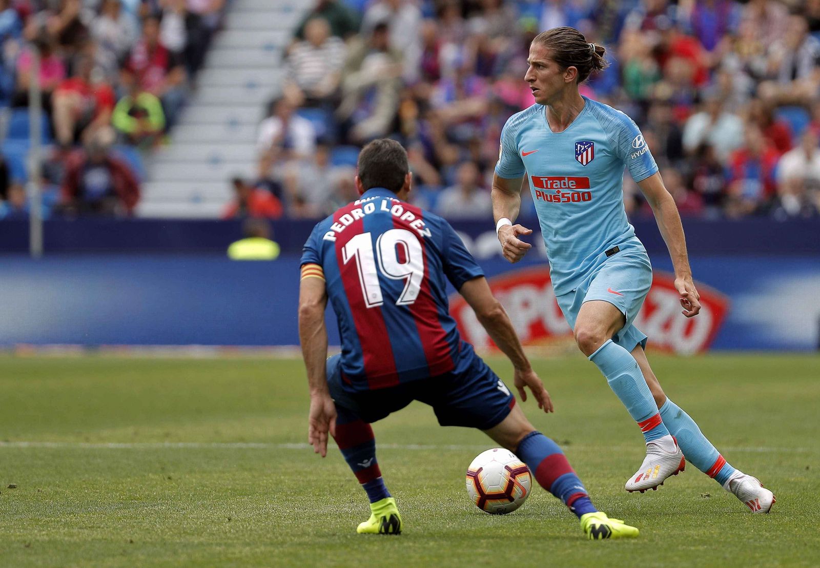 2-2. El Atlético se rehizo en inferioridad y truncó la fiesta del Levante