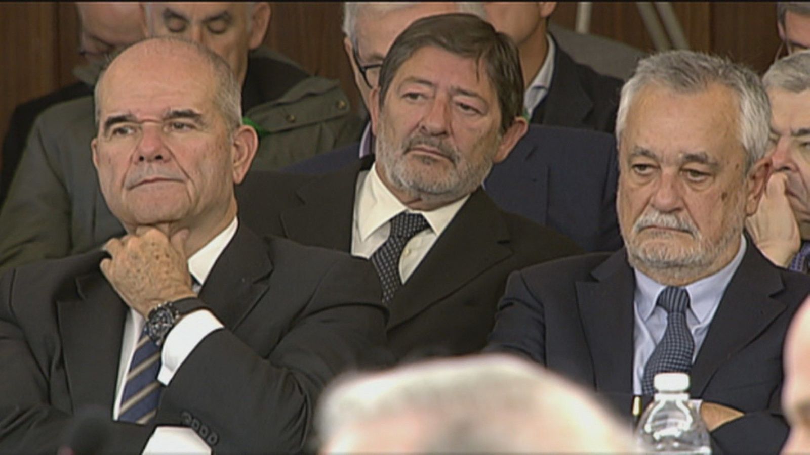 La Audiencia de Sevilla cuestiona el amparo del Constitucional a Chaves y Griñán