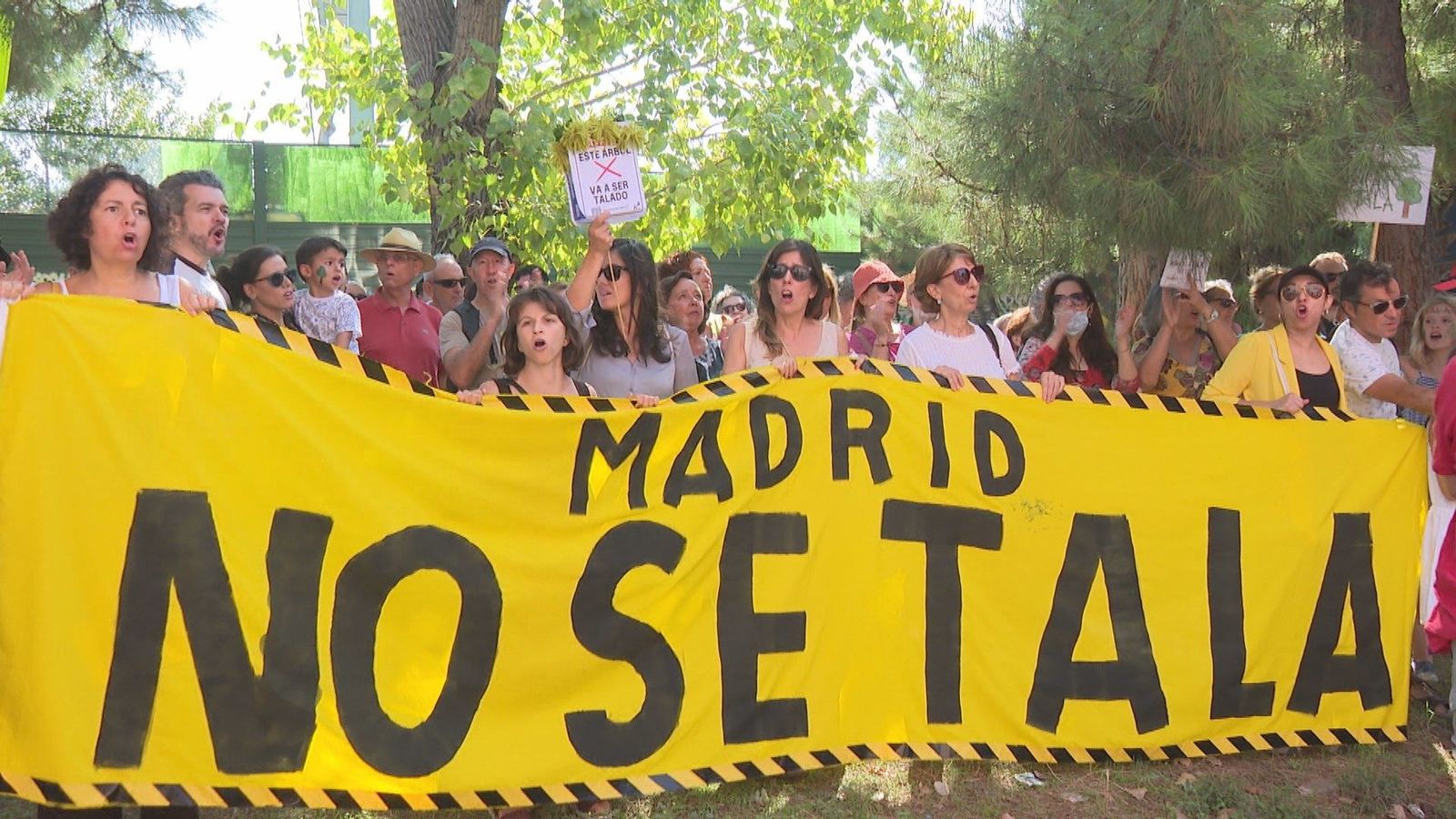 Protesta vecinal en Retiro contra las talas de árboles por la ampliación de la L11 de Metro