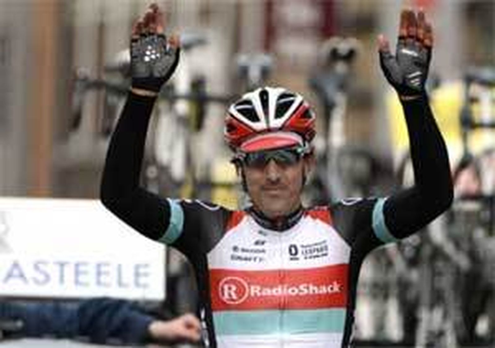Cancellara se impone en la contrarreloj, Nibali nuevo líder de la Vuelta