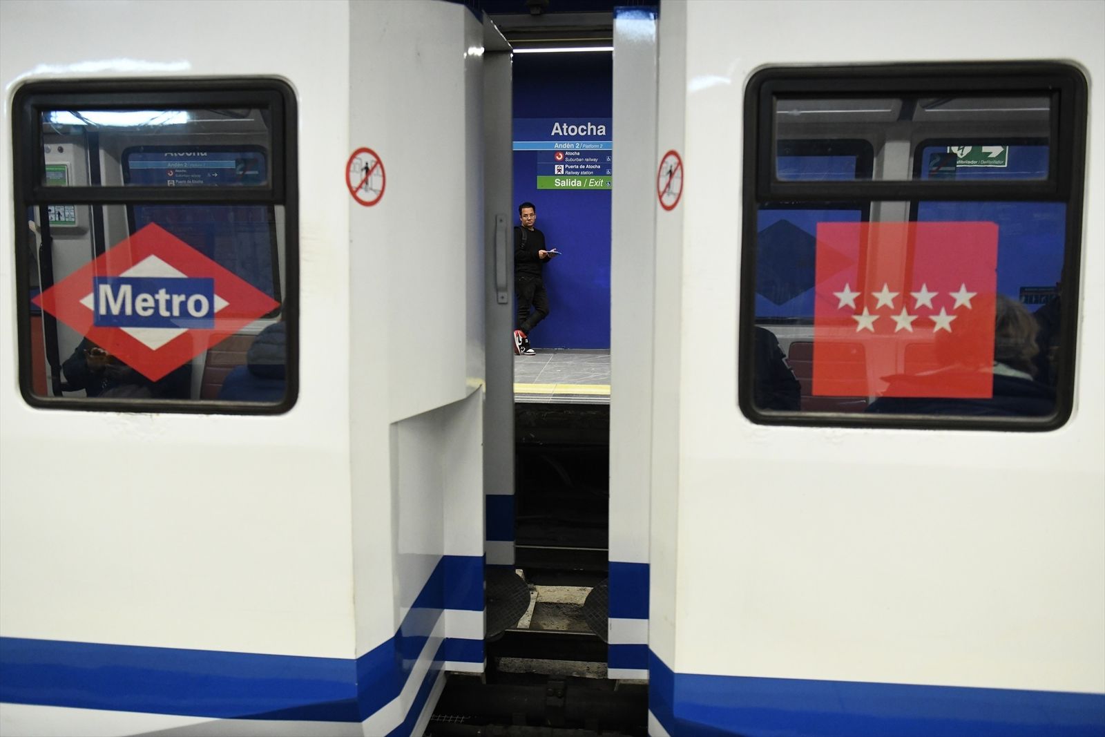 Dos vagones de Metro de Madrid de la línea 1
