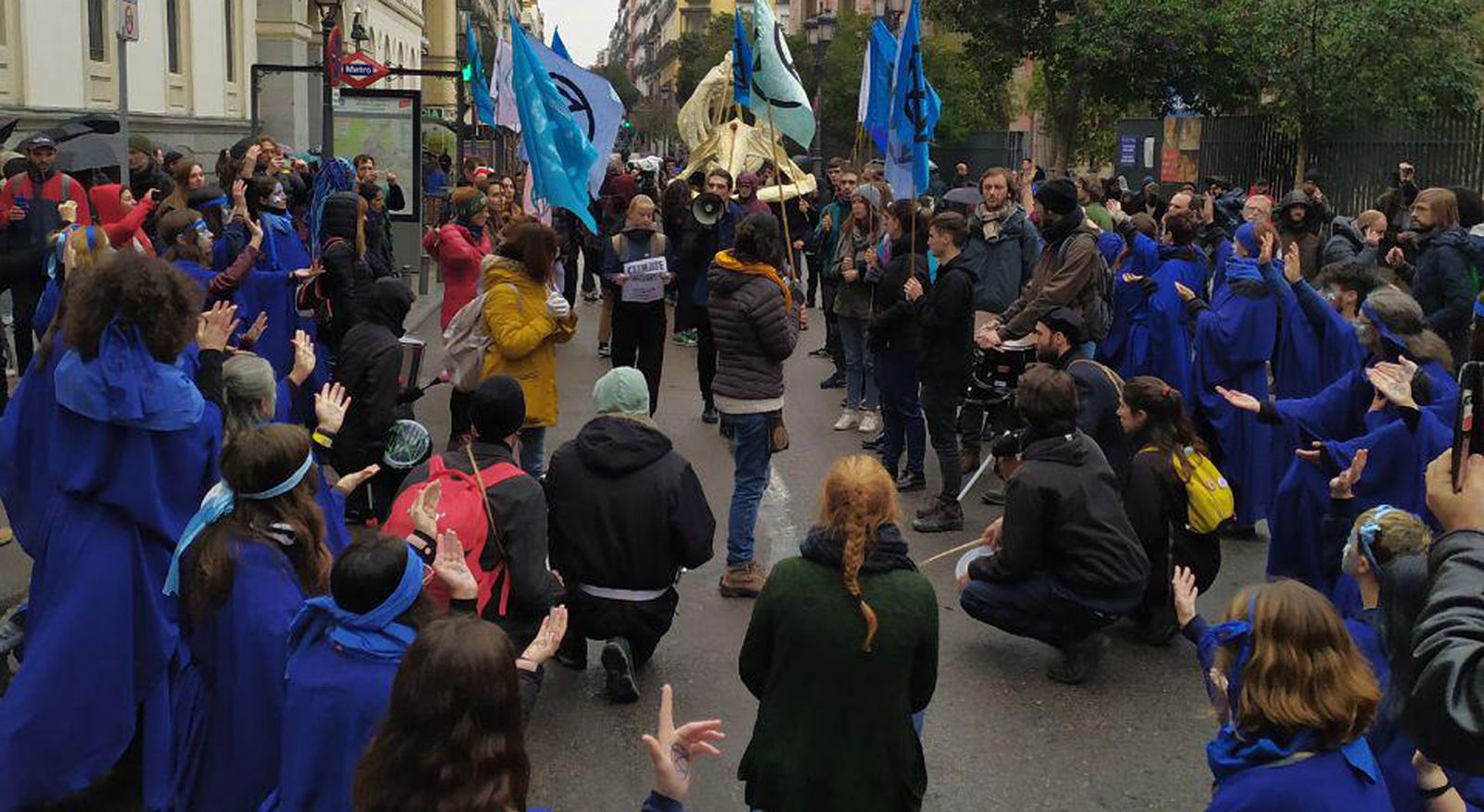 Activistas de Extinction Rebellion se manifiestan en defensa de los océanos