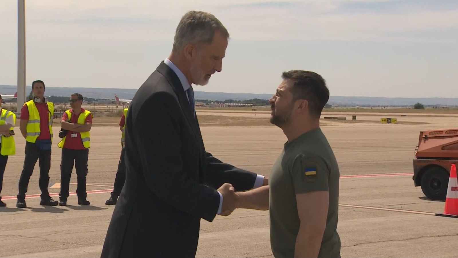 El Rey recibe a Zelenski a pie de pista en Barajas