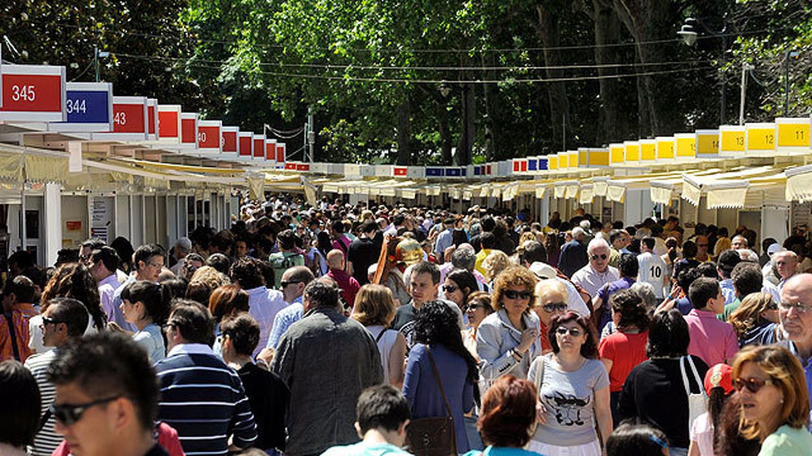 Éxito de asistencia de público en el primer fin de semana de la Feria del libro