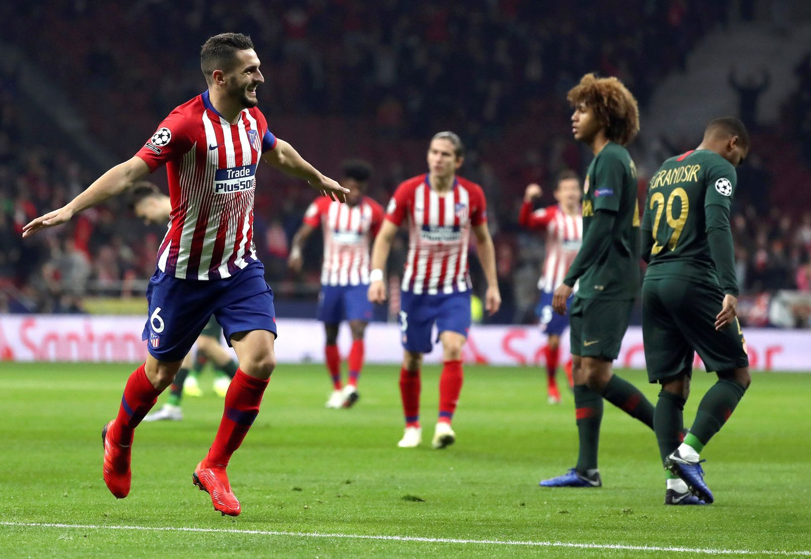 Koke abre el partido, 1-0