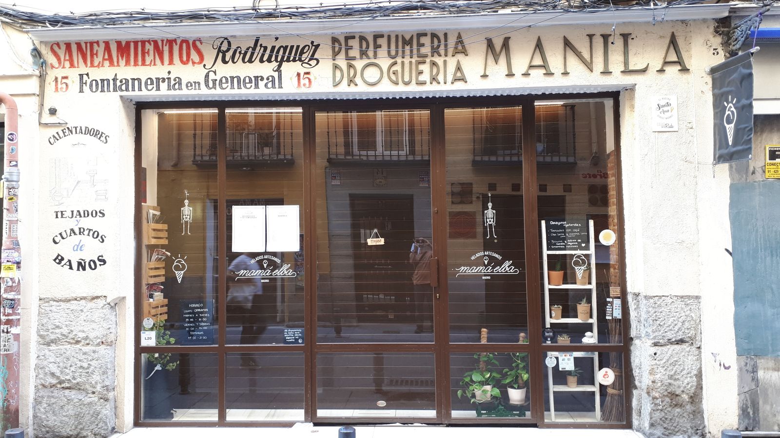 Antigua fontanería y droguería convertida en heladería en La Latina