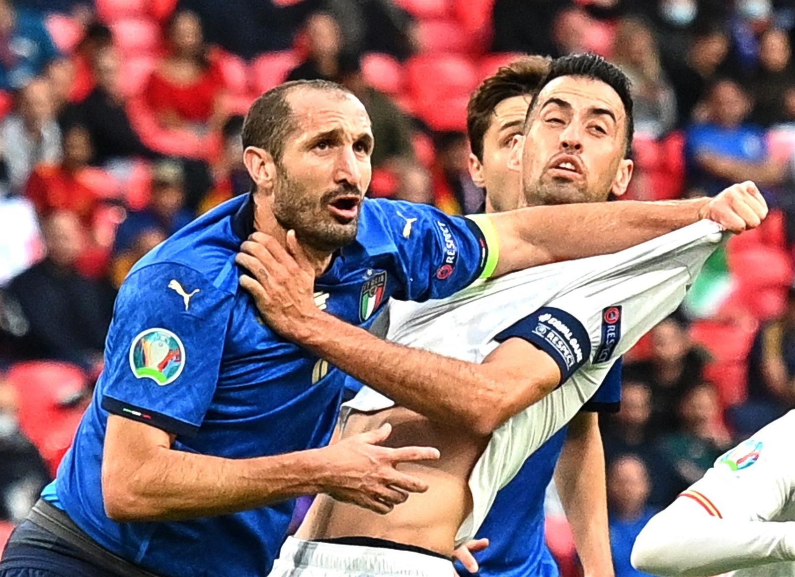 Busquets ante Chiellini