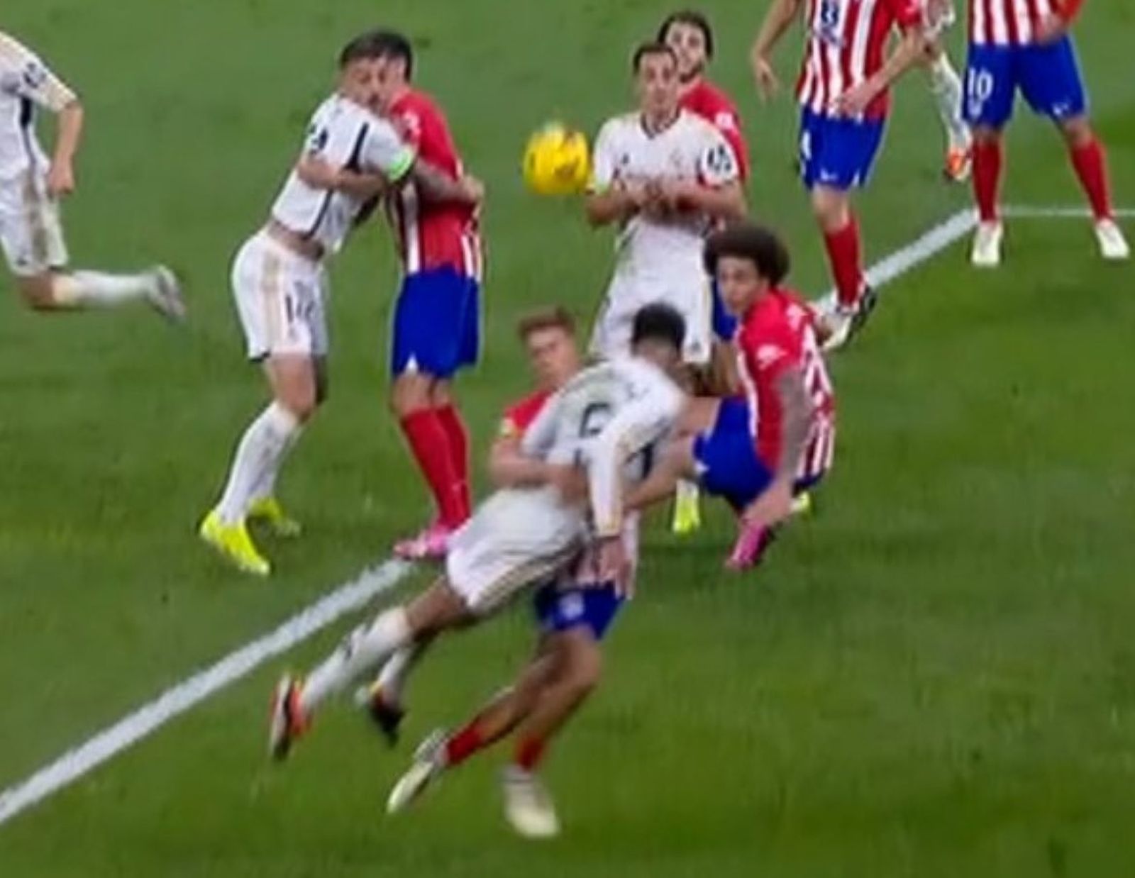 Penalti no pitado a Bellingham