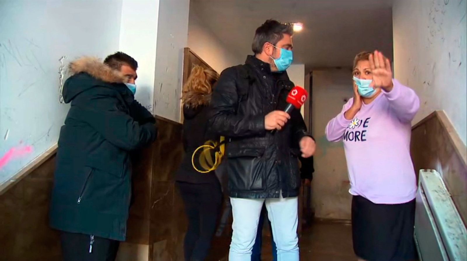 Los 'okupas' del Bloque Azul de Entrevías niegan ser conflictivos: "Somos gente trabajadora"