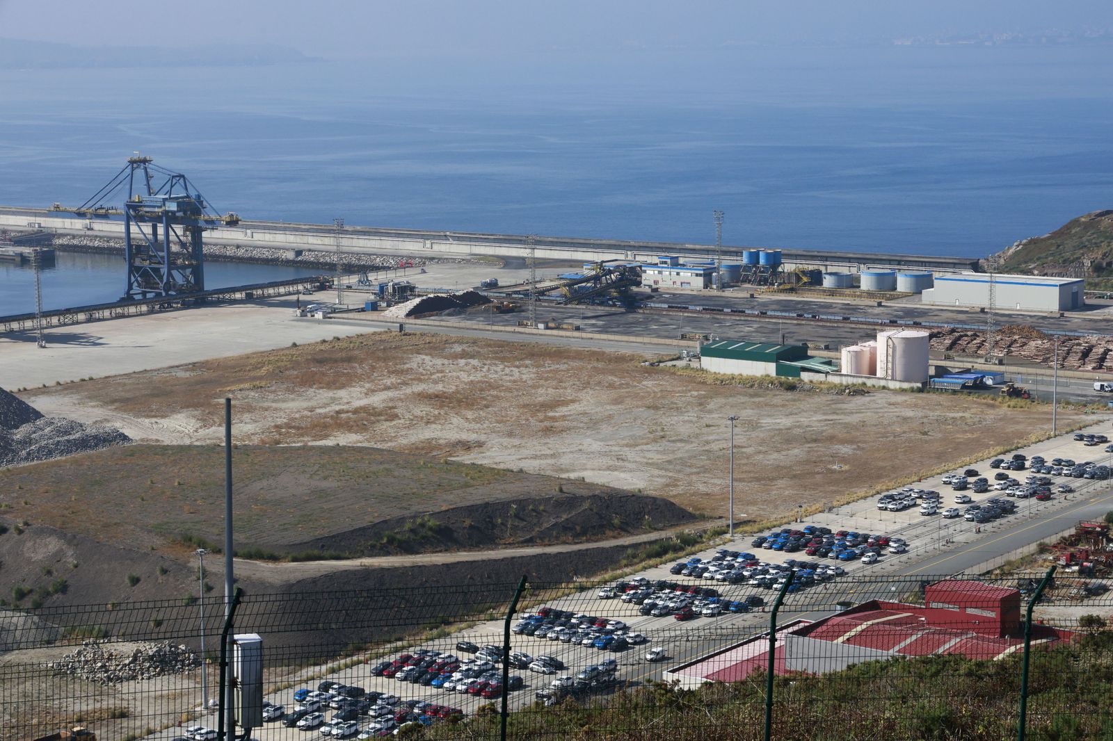 Defensa traslada a la Xunta que no se opondrá a la fábrica de SAIC en el puerto de Ferrol