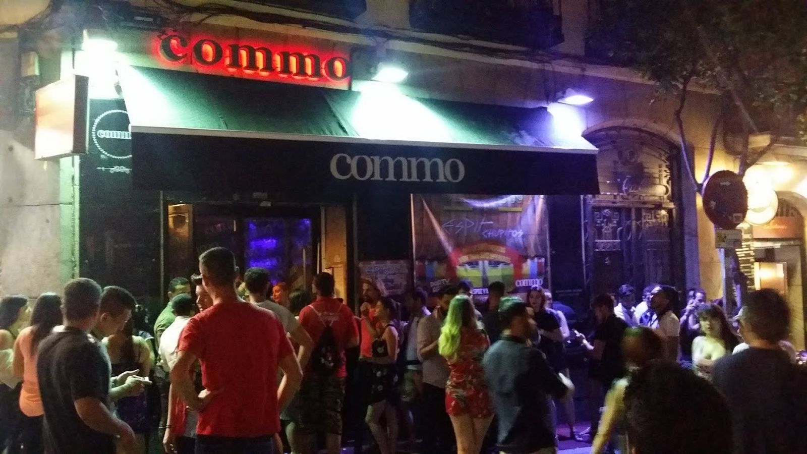 Exterior de la discoteca COMMO