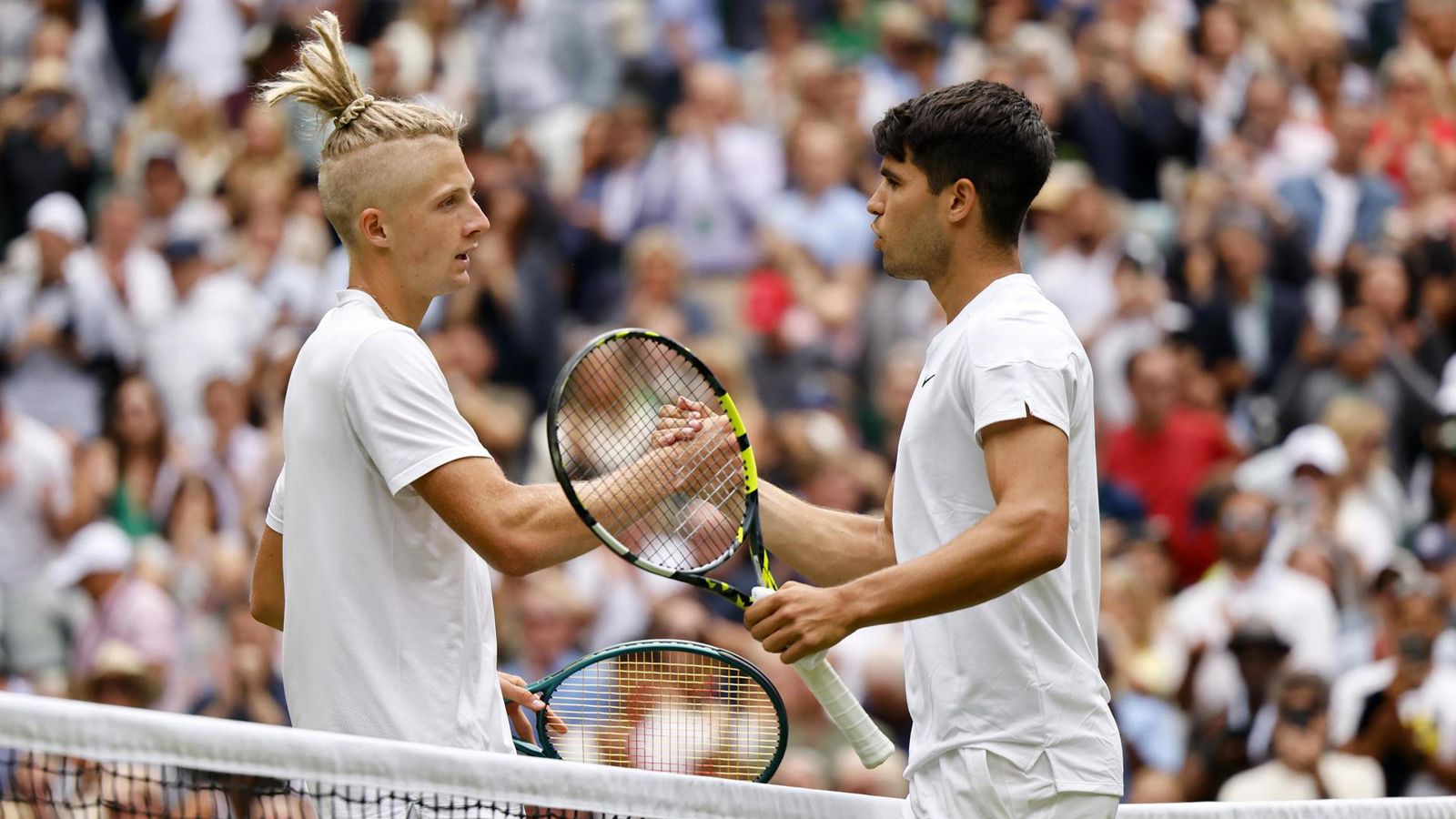 Alcaraz gana en primera ronda de Wimbledon