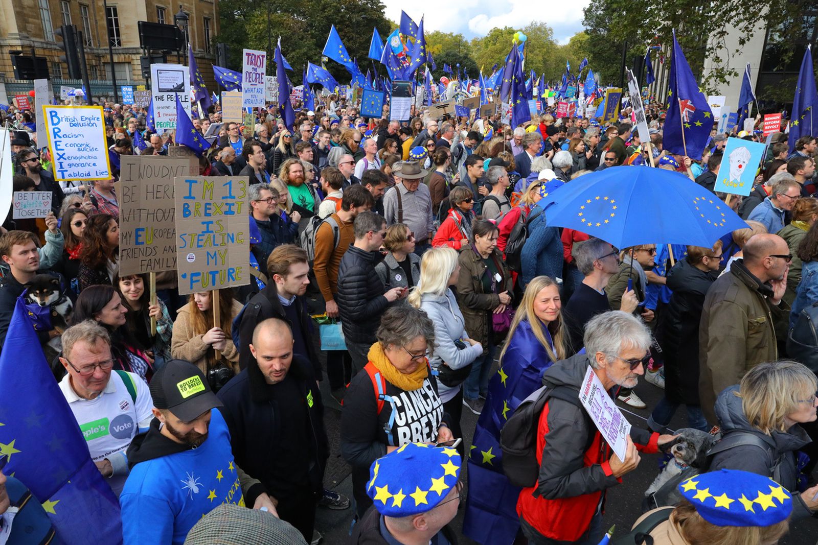 El Gobierno británico retira la votación del acuerdo del "brexit"
