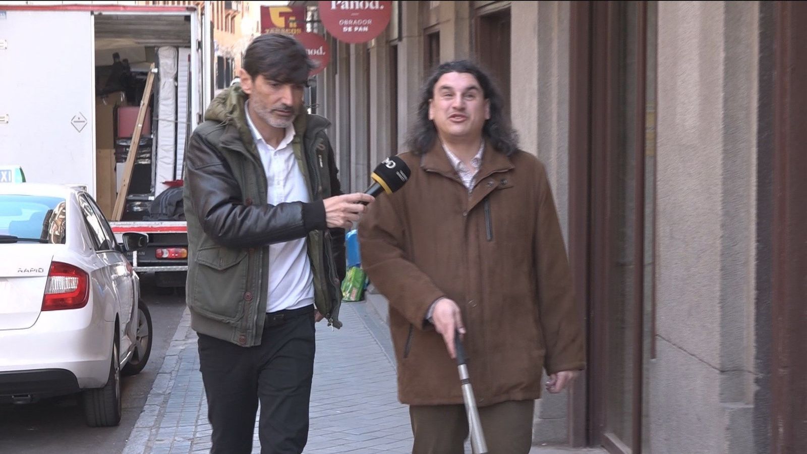 Los patinetes eléctricos mal aparcados, un obstáculo más para los invidentes
