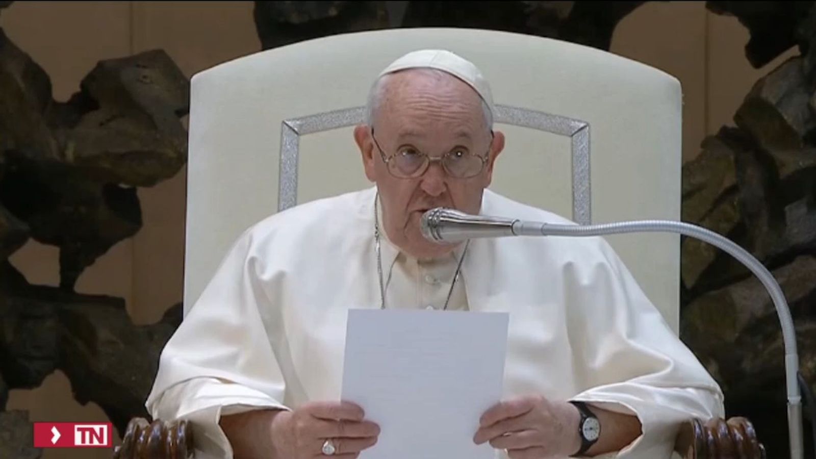 El Papa pide rezar por Benedicto XVI
