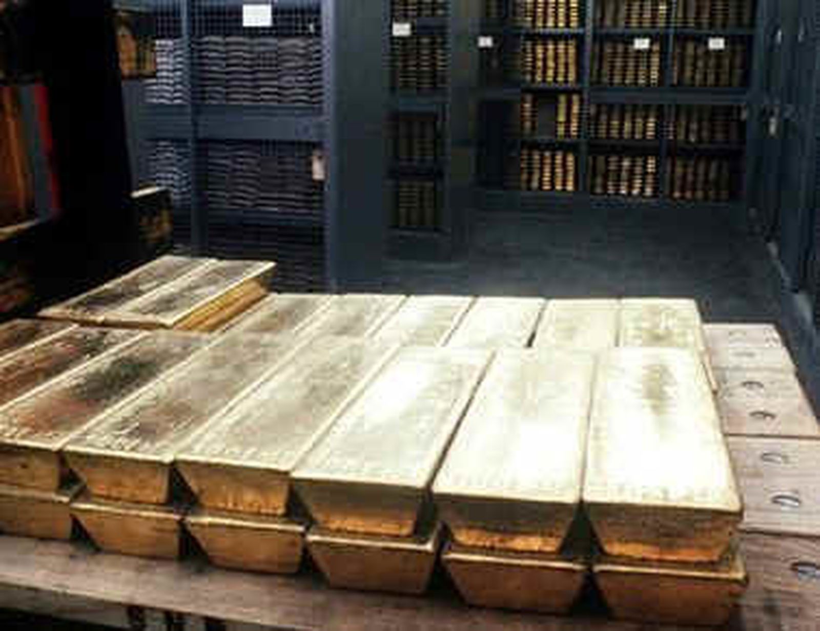 El oro alcanza 1.508 dólares, mientras el euro marca máximos de 16 meses