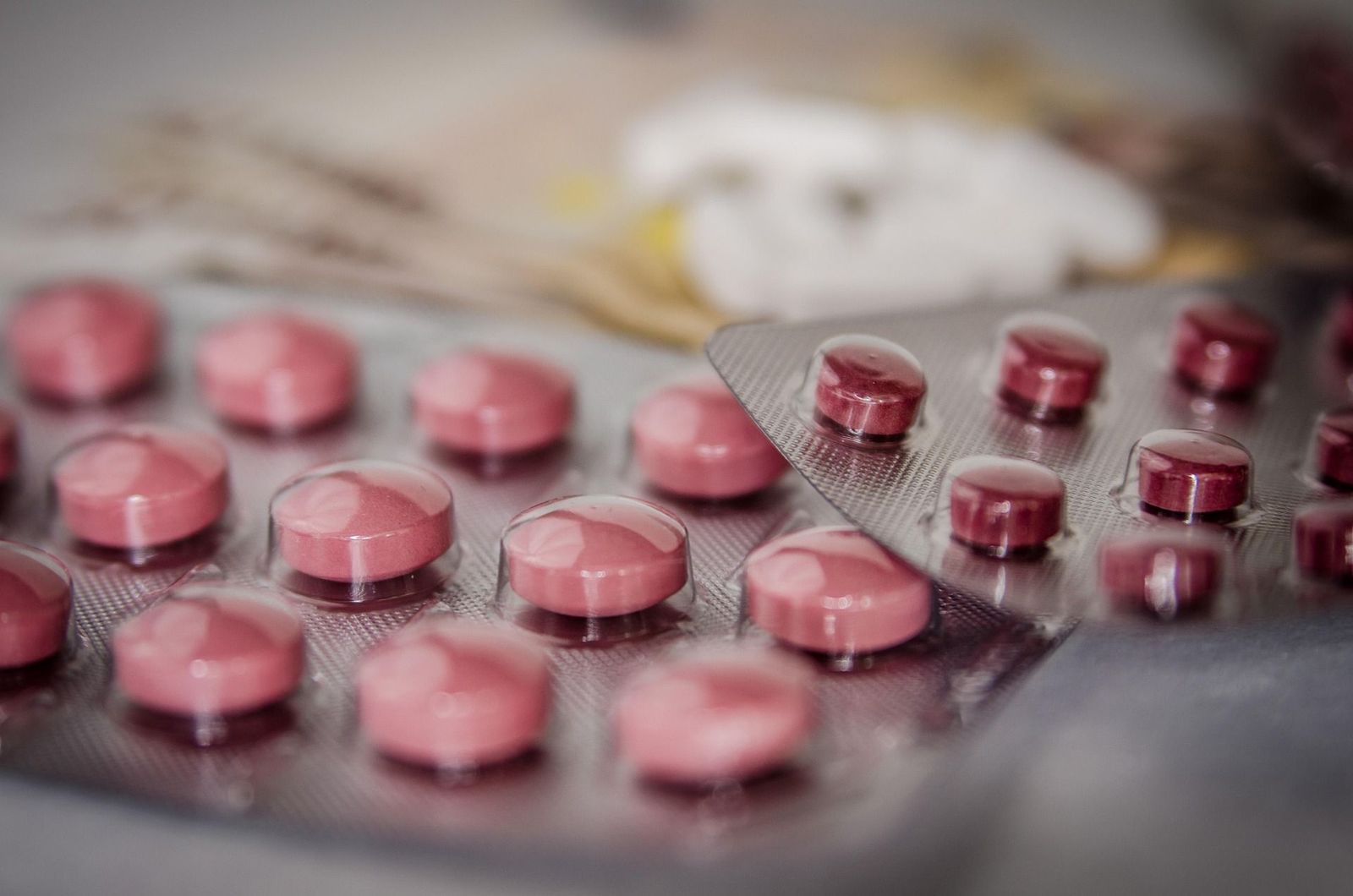 Médicos, farmacéuticos y usuarios, contrarios a quitar el prospecto en papel porque pondría en riesgo a pacientes vulnerables
