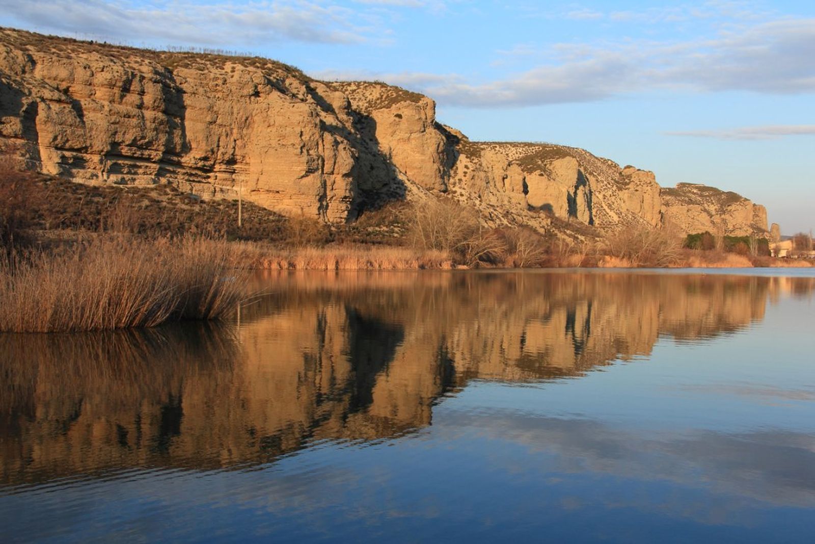 Cantiles del Piul sobre la Laguna de El Campillo