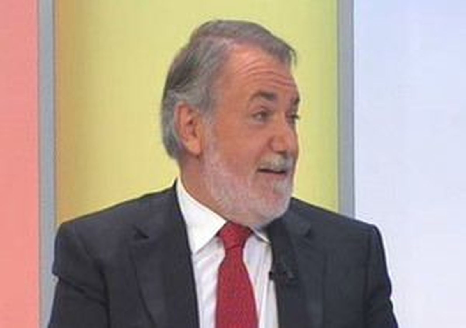 Mayor Oreja: "La conferencia es parte del proceso negociador entre el Gobierno y ETA"