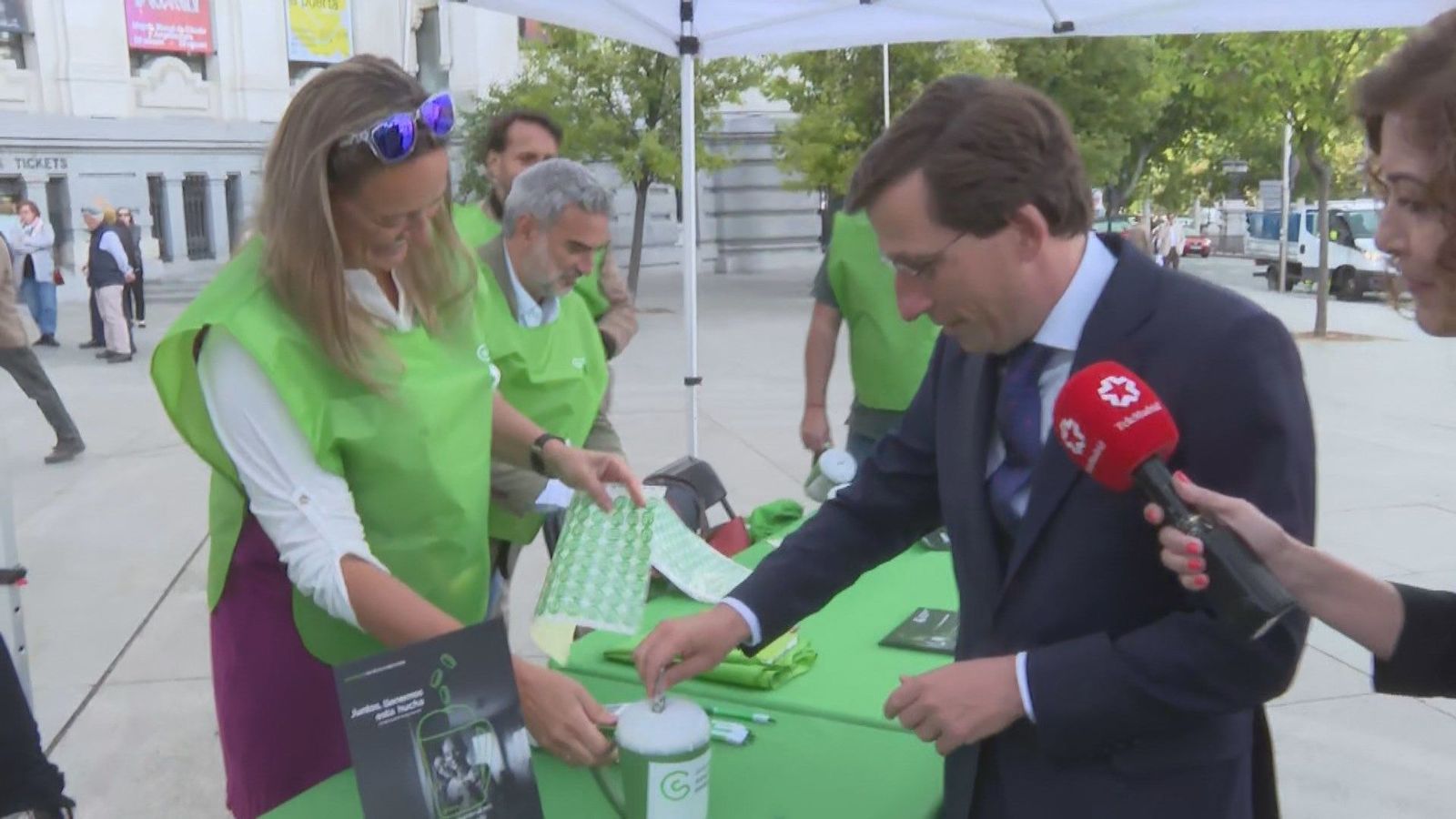 "Todo céntimo hace falta", Almeida anima a los madrileños a donar contra el cáncer