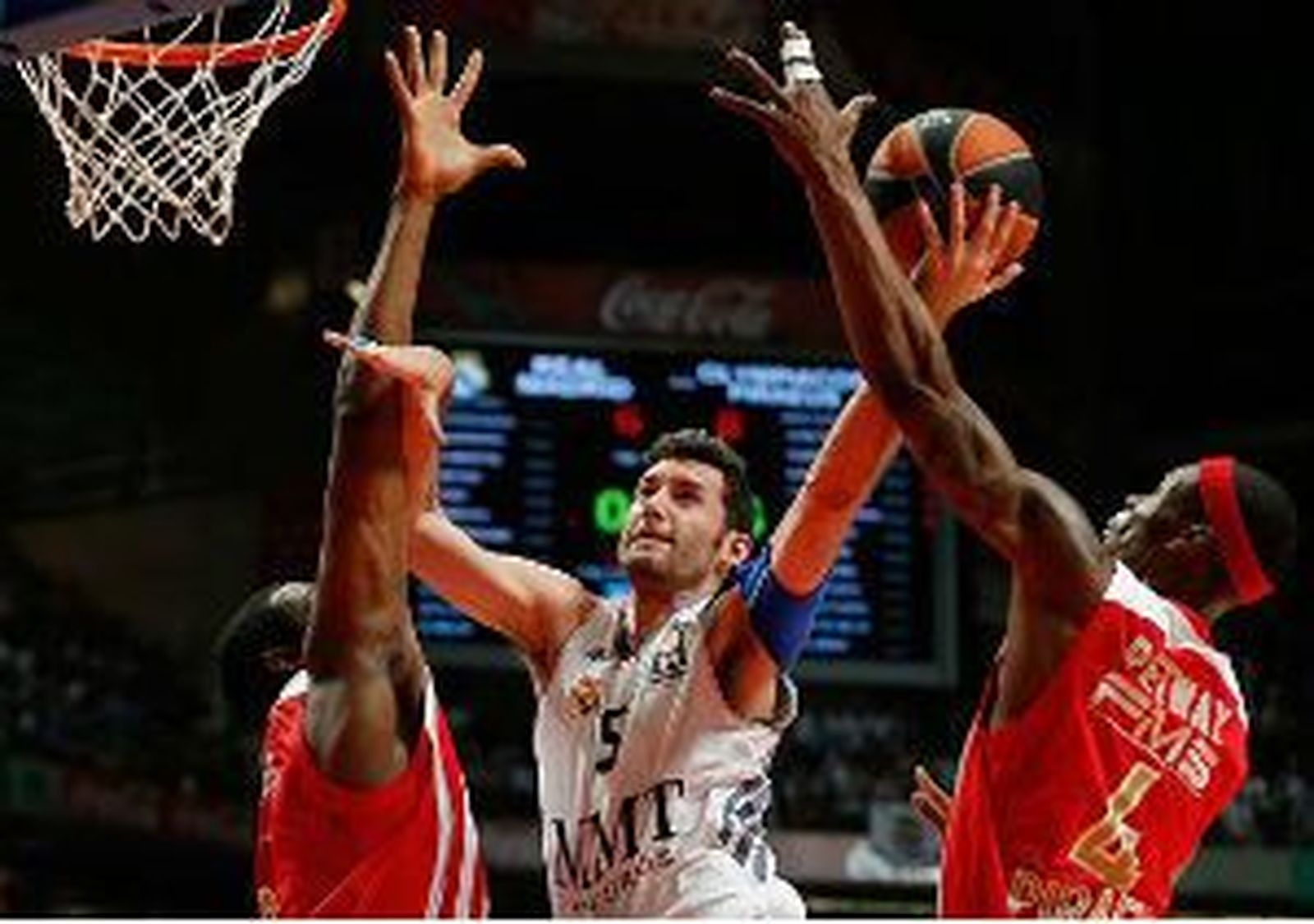 El Madrid busca sentenciar en Atenas su pase a la Final Four