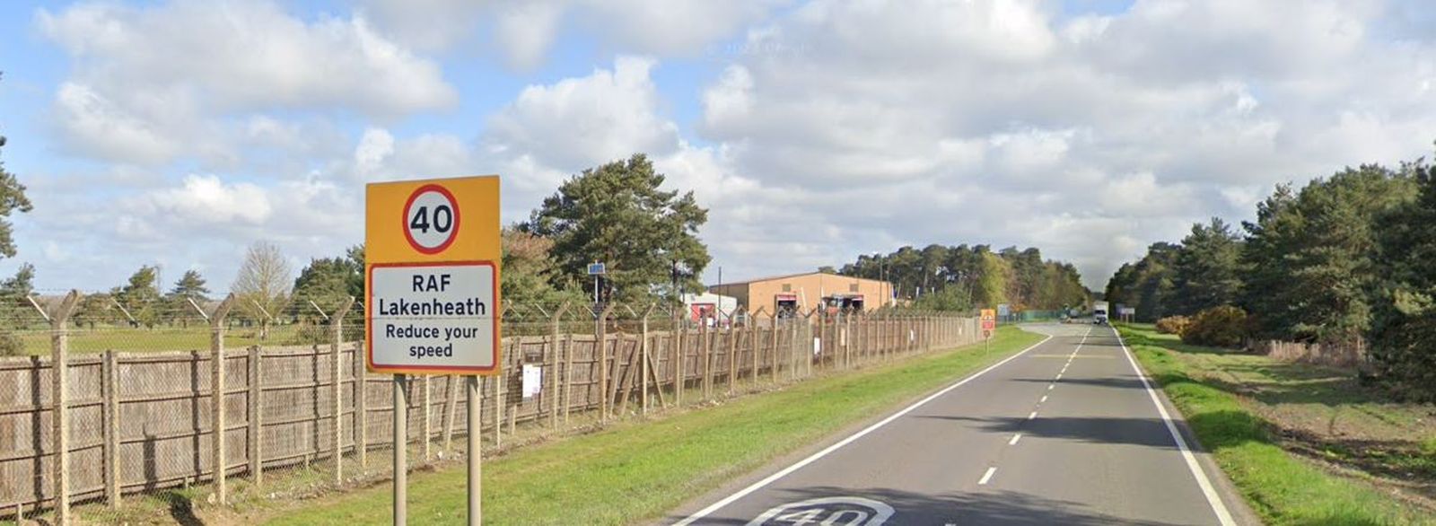 Carretera de acceso a la base aérea de Lakenheat, en Reino Unido