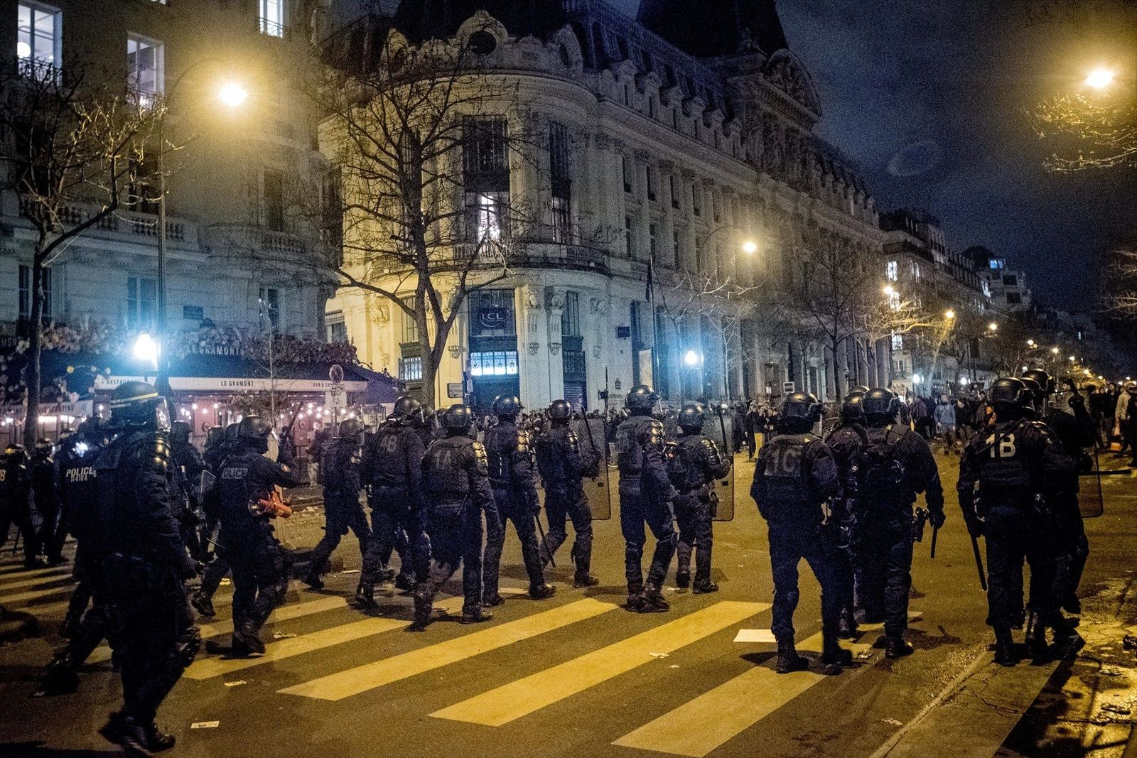Francia mantiene en alerta a 45.000 policías para evitar nuevos disturbios